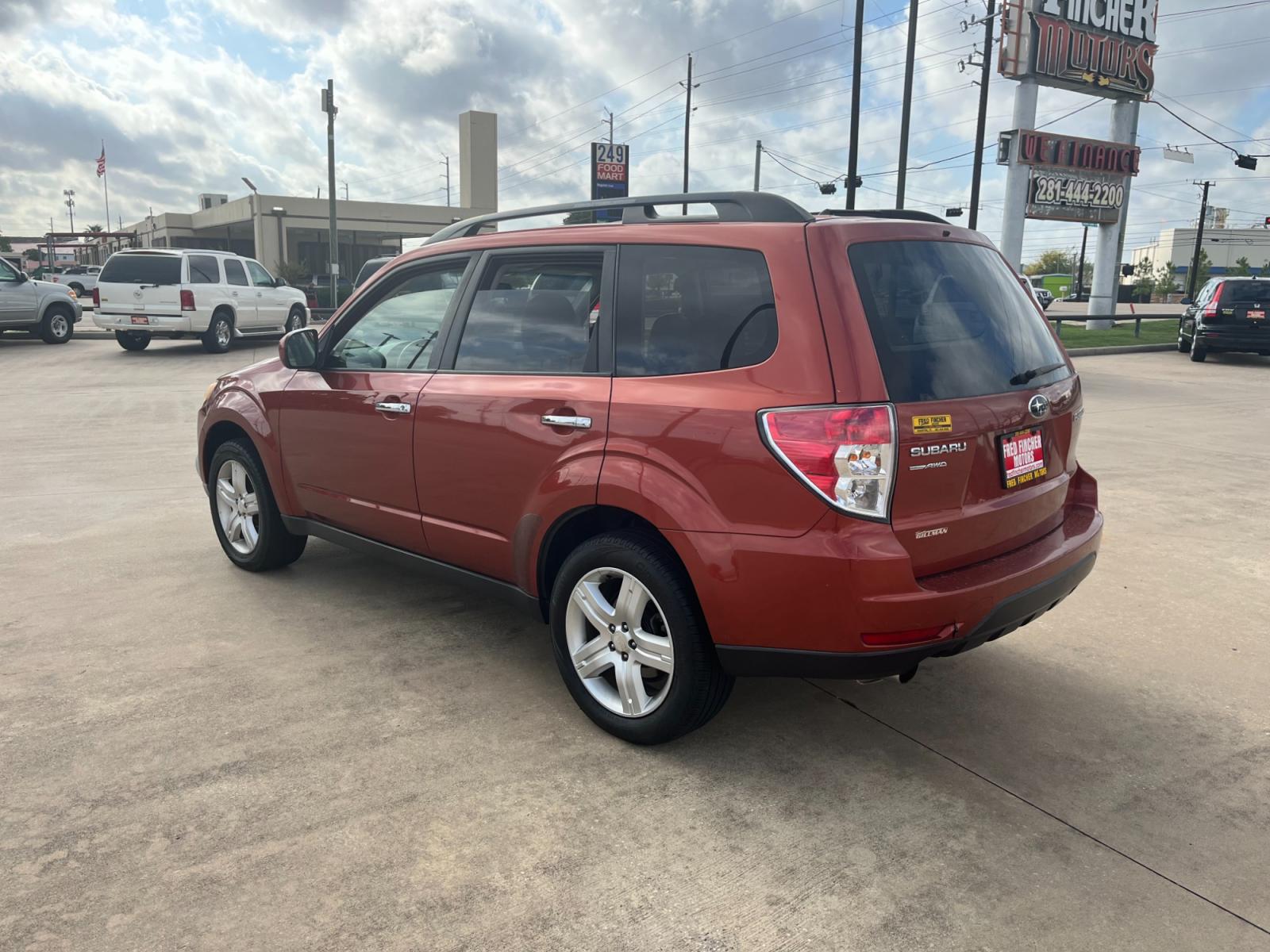 2010 orange /black Subaru Forester 2.5X Premium (JF2SH6CCXAH) with an 2.5L H4 SOHC 16V engine, 4-Speed Automatic transmission, located at 14700 Tomball Parkway 249, Houston, TX, 77086, (281) 444-2200, 29.928619, -95.504074 - Photo #4