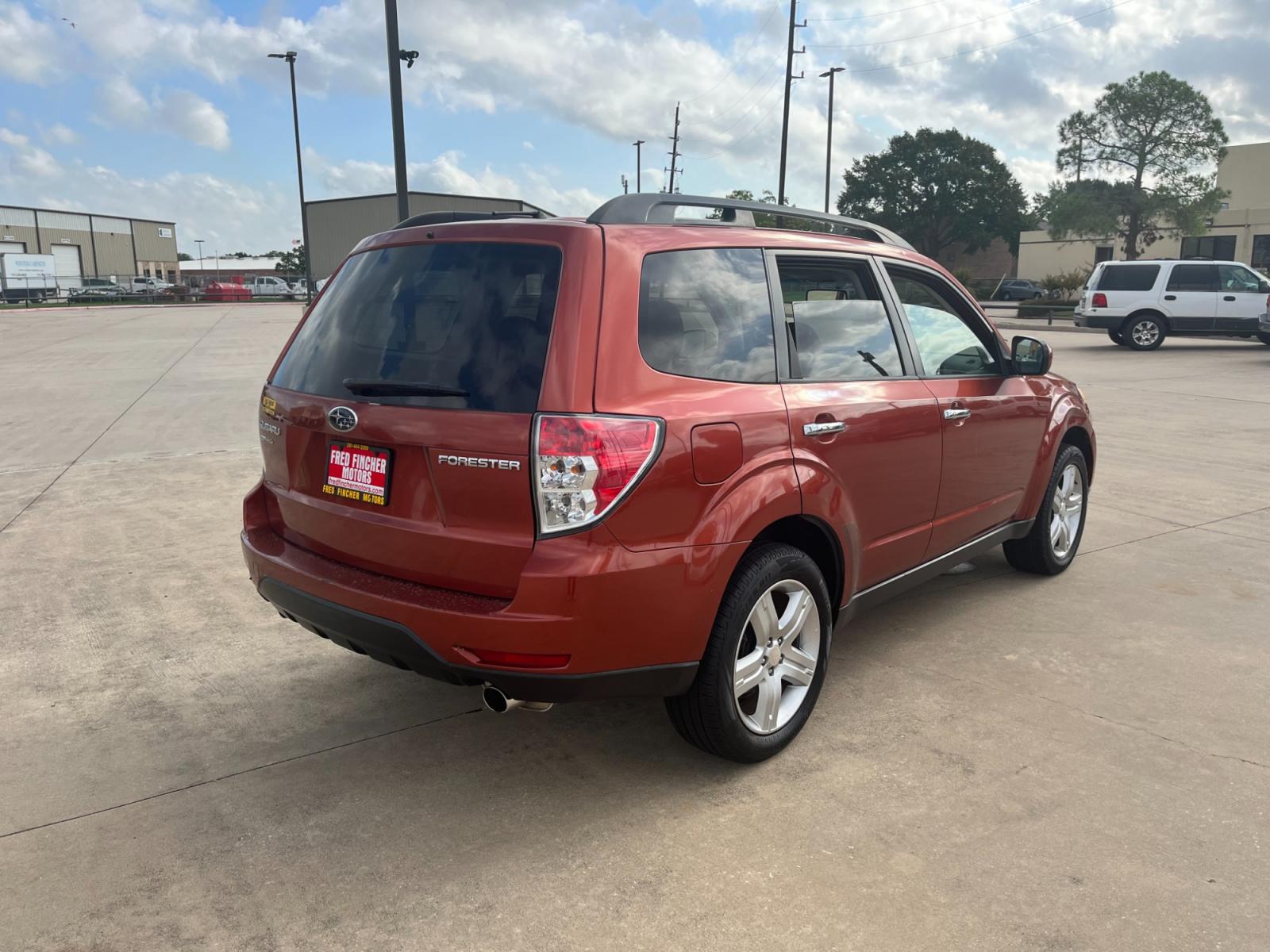 2010 orange /black Subaru Forester 2.5X Premium (JF2SH6CCXAH) with an 2.5L H4 SOHC 16V engine, 4-Speed Automatic transmission, located at 14700 Tomball Parkway 249, Houston, TX, 77086, (281) 444-2200, 29.928619, -95.504074 - Photo #6