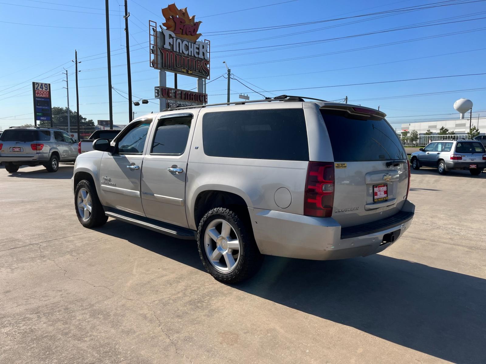 2007 SILVER /gray Chevrolet Suburban LS 1500 2WD (3GNFC16007G) with an 5.3L V8 OHV 16V FFV engine, 4-Speed Automatic Overdrive transmission, located at 14700 Tomball Parkway 249, Houston, TX, 77086, (281) 444-2200, 29.928619, -95.504074 - Photo #4