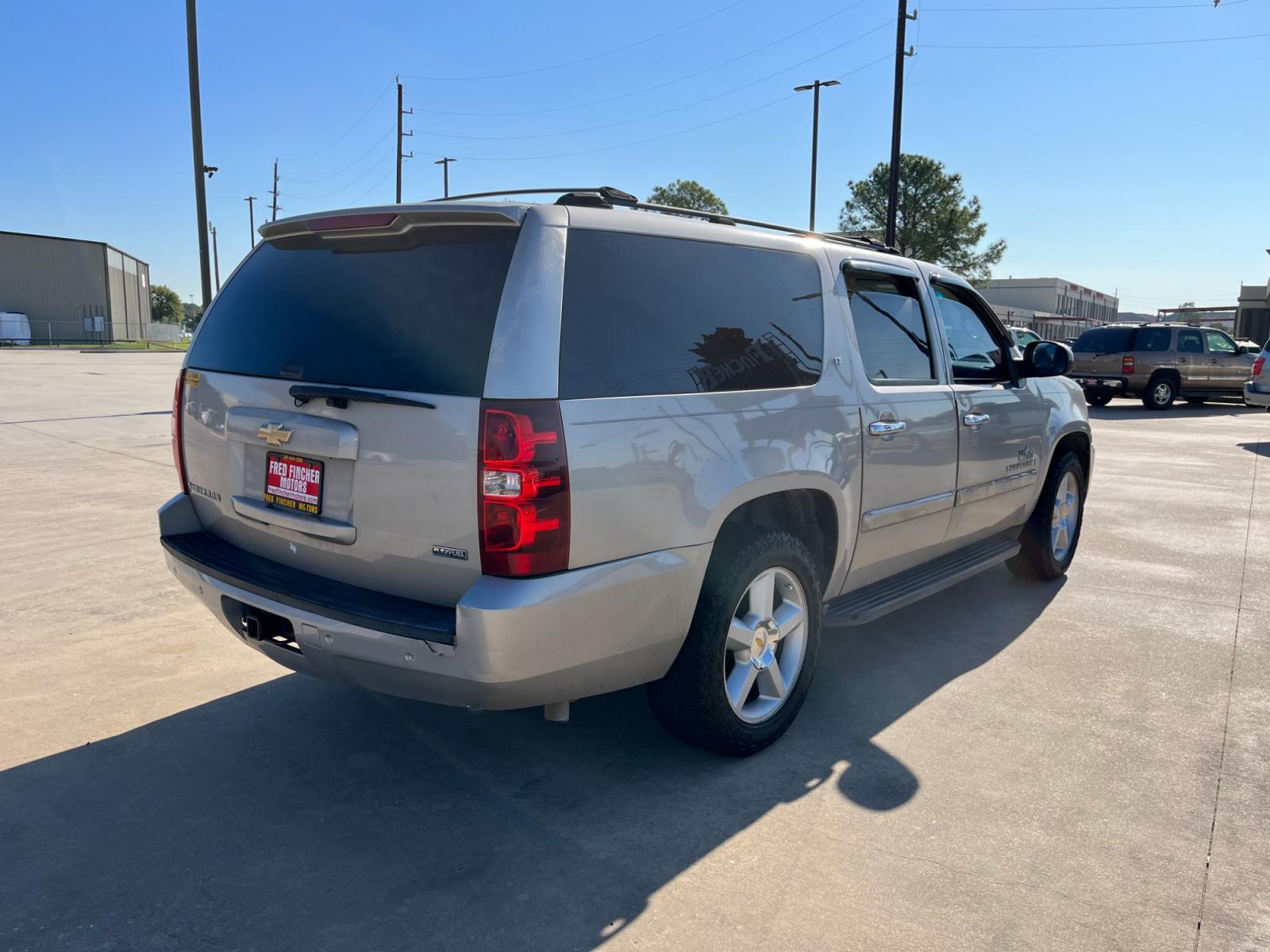 2007 SILVER /gray Chevrolet Suburban LS 1500 2WD (3GNFC16007G) with an 5.3L V8 OHV 16V FFV engine, 4-Speed Automatic Overdrive transmission, located at 14700 Tomball Parkway 249, Houston, TX, 77086, (281) 444-2200, 29.928619, -95.504074 - Photo #6