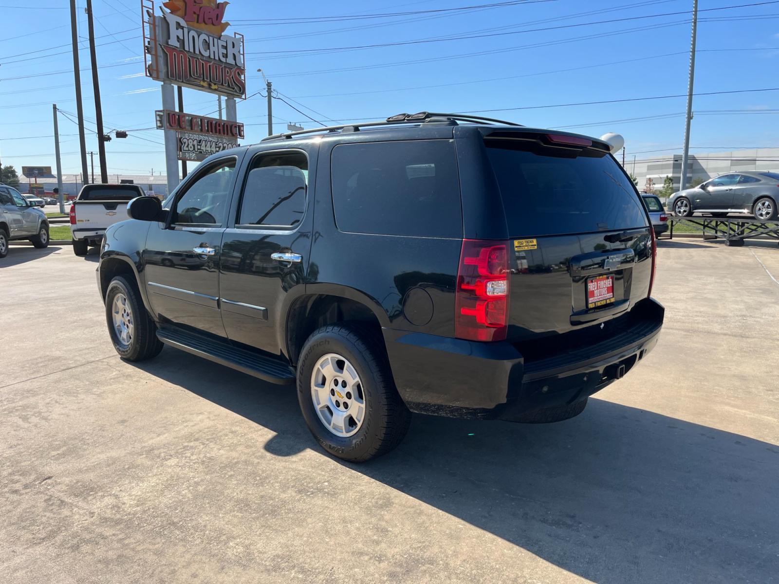 2009 Black /black Chevrolet Tahoe LT1 2WD (1GNFC23099R) with an 5.3L V8 OHV 16V FFV engine, 6-Speed Automatic transmission, located at 14700 Tomball Parkway 249, Houston, TX, 77086, (281) 444-2200, 29.928619, -95.504074 - Photo #4