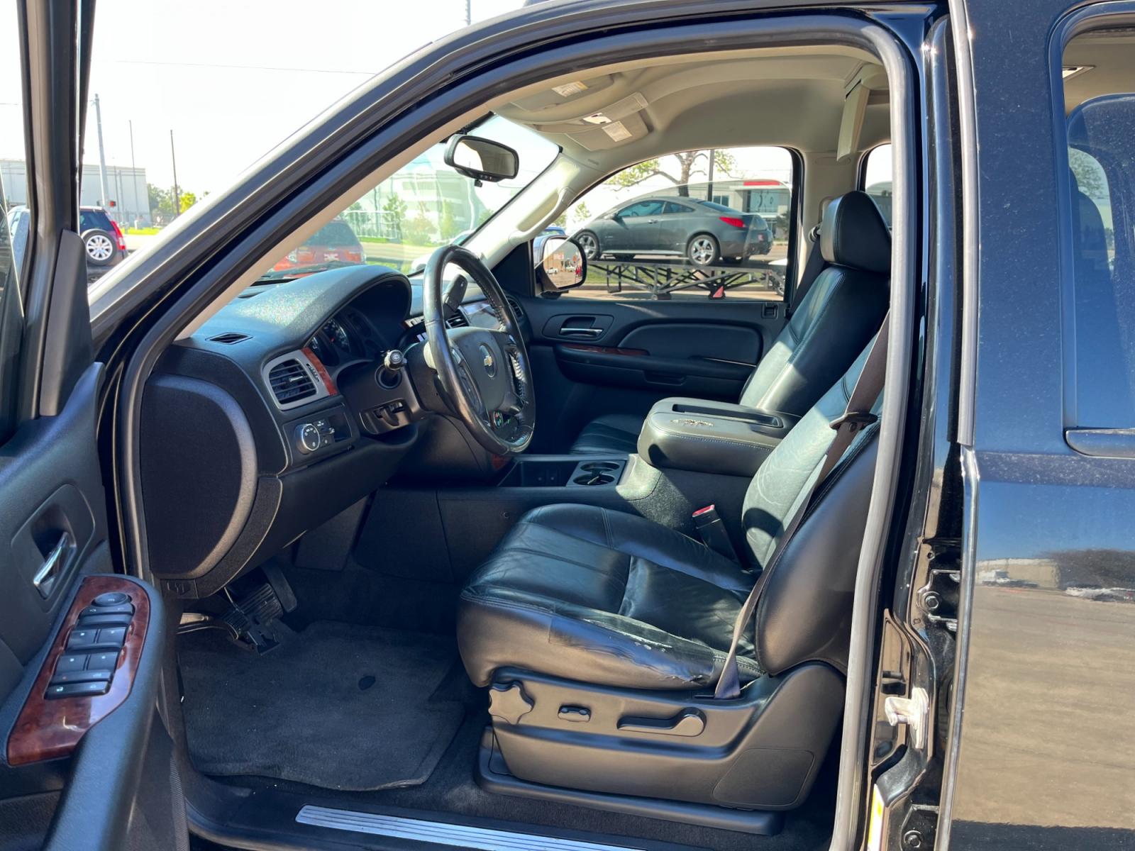 2009 Black /black Chevrolet Tahoe LT1 2WD (1GNFC23099R) with an 5.3L V8 OHV 16V FFV engine, 6-Speed Automatic transmission, located at 14700 Tomball Parkway 249, Houston, TX, 77086, (281) 444-2200, 29.928619, -95.504074 - Photo #8