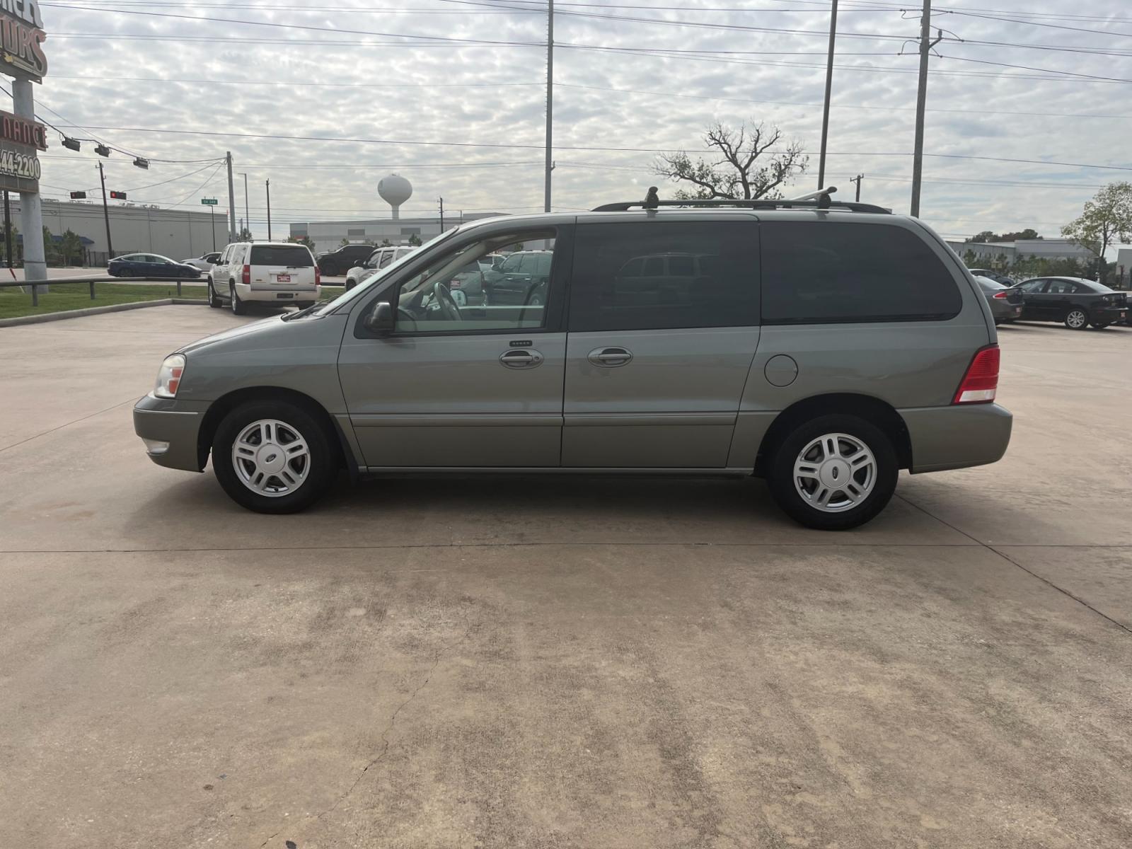 2004 green /TAN Ford Freestar SEL (2FMZA52264B) with an 4.2L V6 OHV 12V engine, 4-Speed Automatic Overdrive transmission, located at 14700 Tomball Parkway 249, Houston, TX, 77086, (281) 444-2200, 29.928619, -95.504074 - Photo #3