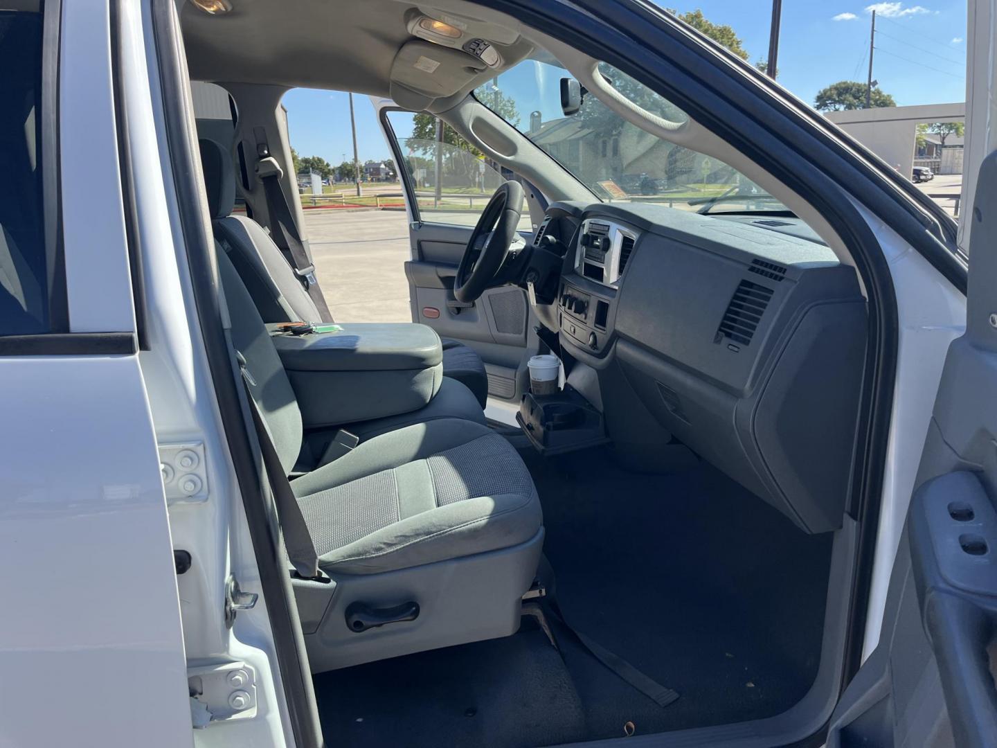 2008 white /black Dodge Ram 1500 (1D7HA18N08S) , Automatic transmission, located at 14700 Tomball Parkway 249, Houston, TX, 77086, (281) 444-2200, 29.928619, -95.504074 - Photo#11