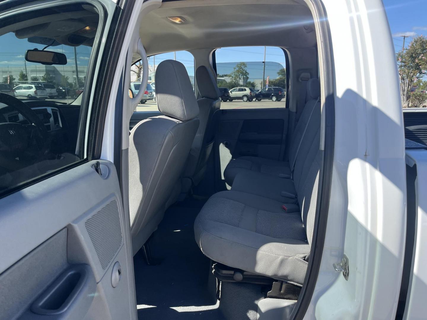 2008 white /black Dodge Ram 1500 (1D7HA18N08S) , Automatic transmission, located at 14700 Tomball Parkway 249, Houston, TX, 77086, (281) 444-2200, 29.928619, -95.504074 - Photo#9