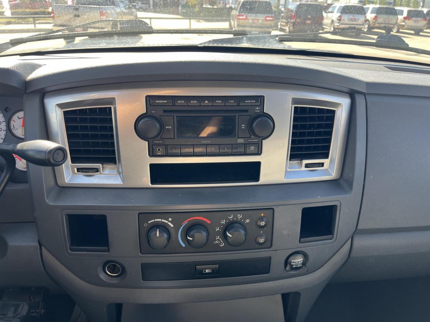 2008 white /black Dodge Ram 1500 (1D7HA18N08S) , Automatic transmission, located at 14700 Tomball Parkway 249, Houston, TX, 77086, (281) 444-2200, 29.928619, -95.504074 - Photo#13