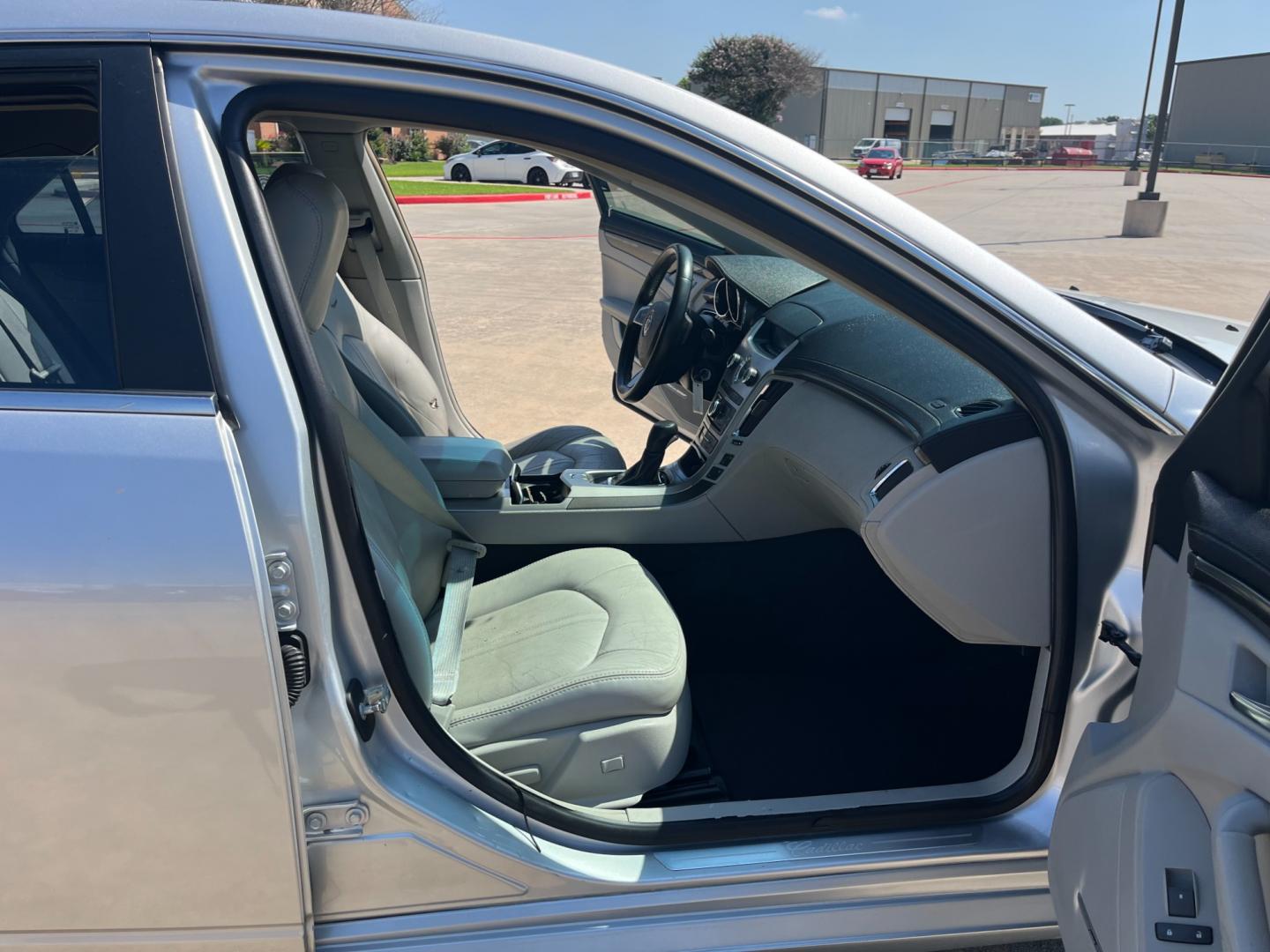 2009 SILVER /gray Cadillac CTS 3.6L SFI (1G6DF577990) with an 3.6L V6 DOHC 24V engine, 5-Speed Automatic transmission, located at 14700 Tomball Parkway 249, Houston, TX, 77086, (281) 444-2200, 29.928619, -95.504074 - Photo#11