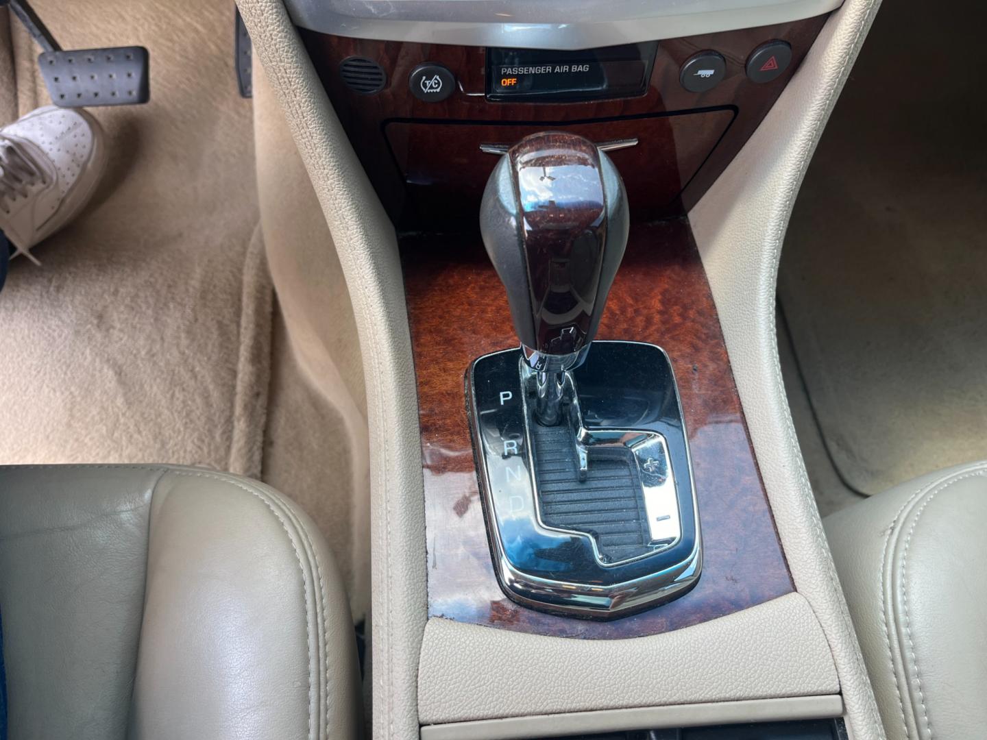 2008 white /TAN Cadillac SRX V6 (1GYEE637980) with an 3.6L V6 OHV 24V engine, 5-Speed Automatic Overdrive transmission, located at 14700 Tomball Parkway 249, Houston, TX, 77086, (281) 444-2200, 29.928619, -95.504074 - Photo#14