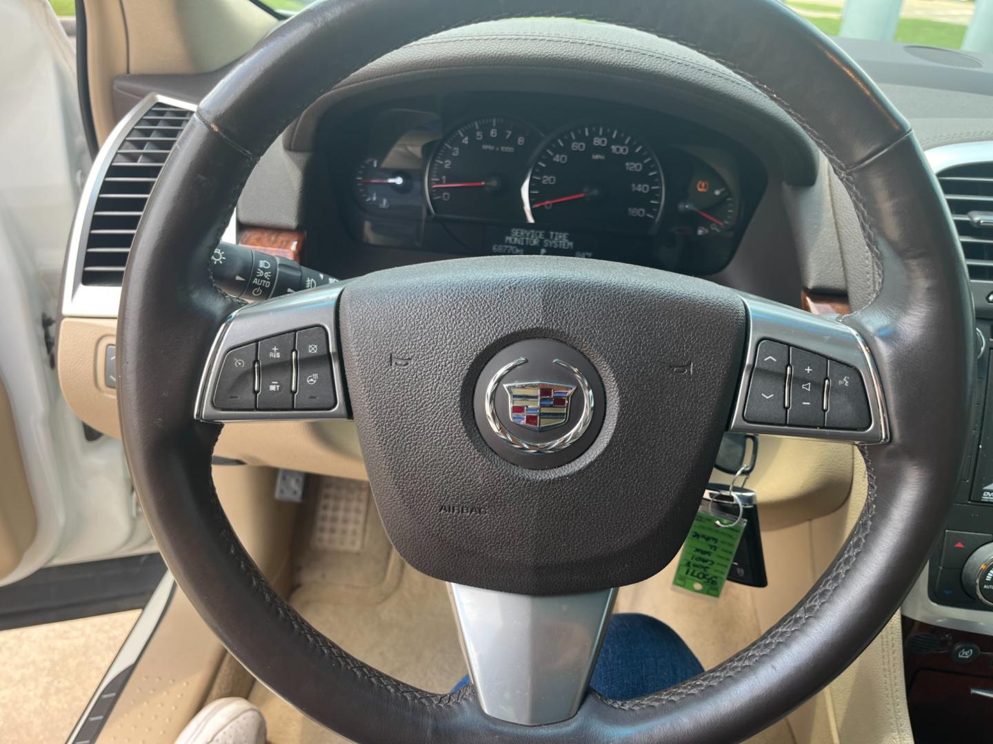 2008 white /TAN Cadillac SRX V6 (1GYEE637980) with an 3.6L V6 OHV 24V engine, 5-Speed Automatic Overdrive transmission, located at 14700 Tomball Parkway 249, Houston, TX, 77086, (281) 444-2200, 29.928619, -95.504074 - Photo#16