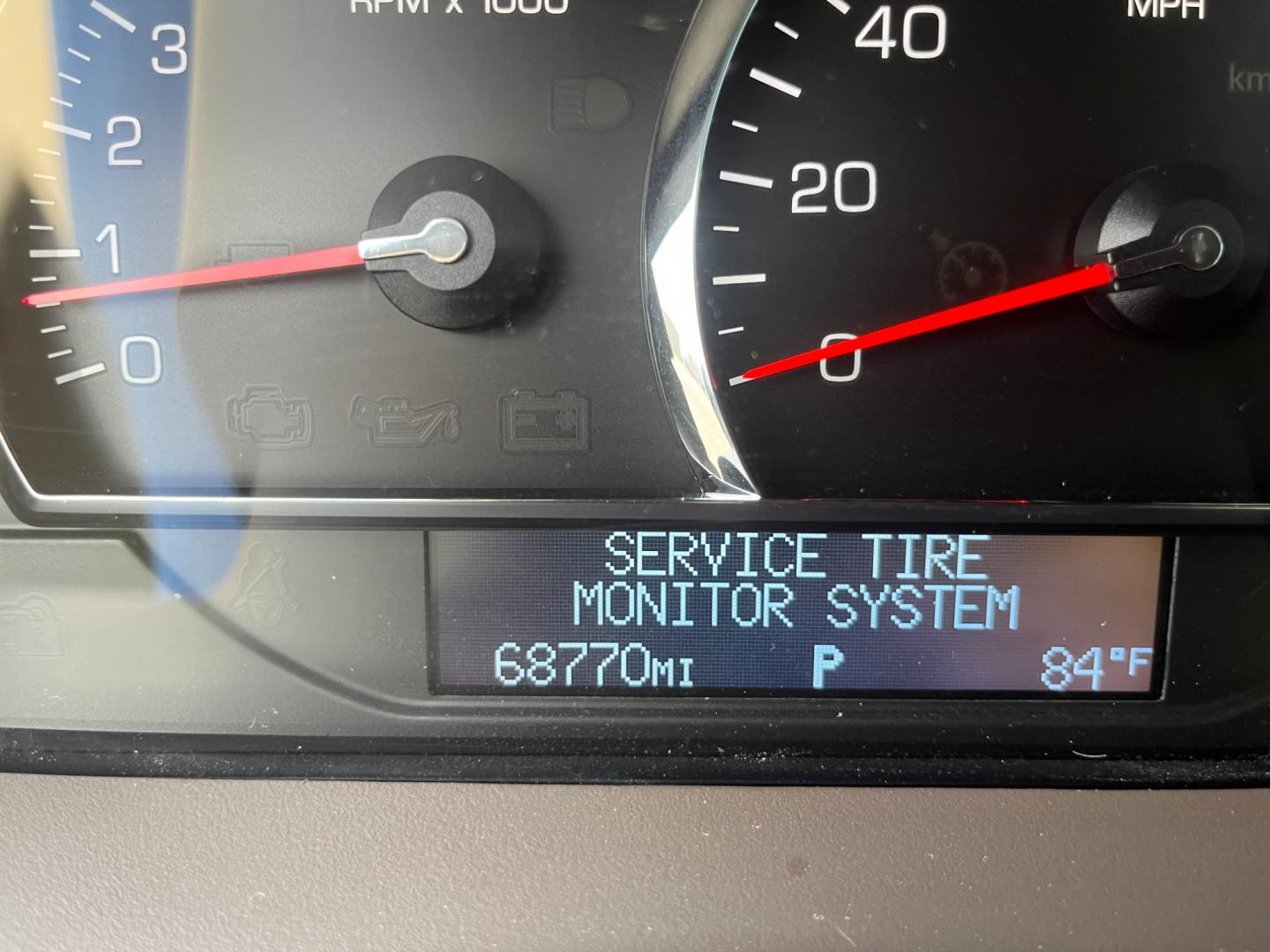 2008 white /TAN Cadillac SRX V6 (1GYEE637980) with an 3.6L V6 OHV 24V engine, 5-Speed Automatic Overdrive transmission, located at 14700 Tomball Parkway 249, Houston, TX, 77086, (281) 444-2200, 29.928619, -95.504074 - Photo#17