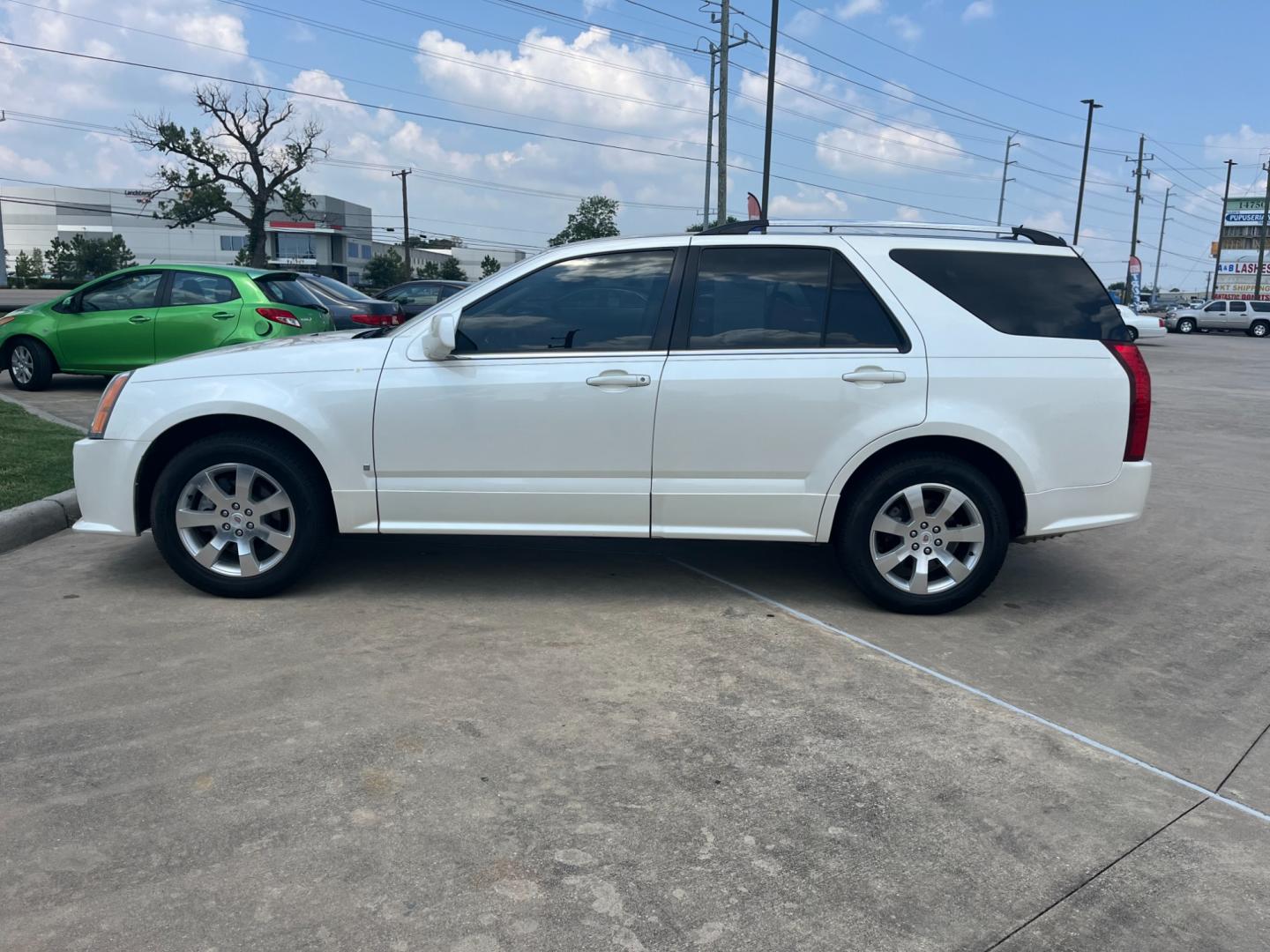 2008 white /TAN Cadillac SRX V6 (1GYEE637980) with an 3.6L V6 OHV 24V engine, 5-Speed Automatic Overdrive transmission, located at 14700 Tomball Parkway 249, Houston, TX, 77086, (281) 444-2200, 29.928619, -95.504074 - Photo#3
