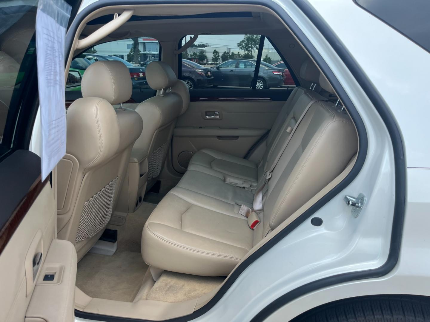 2008 white /TAN Cadillac SRX V6 (1GYEE637980) with an 3.6L V6 OHV 24V engine, 5-Speed Automatic Overdrive transmission, located at 14700 Tomball Parkway 249, Houston, TX, 77086, (281) 444-2200, 29.928619, -95.504074 - Photo#9