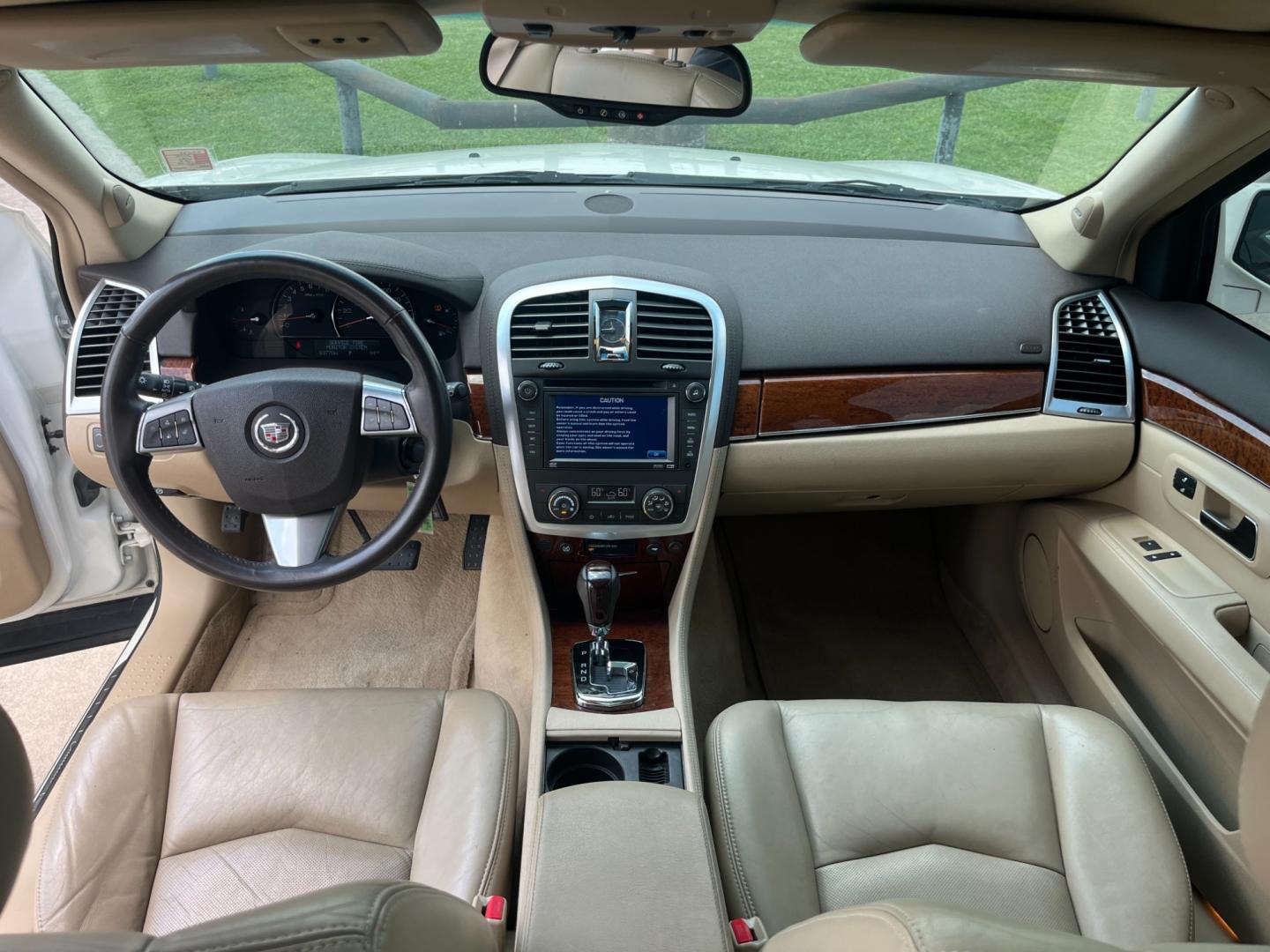 2008 white /TAN Cadillac SRX V6 (1GYEE637980) with an 3.6L V6 OHV 24V engine, 5-Speed Automatic Overdrive transmission, located at 14700 Tomball Parkway 249, Houston, TX, 77086, (281) 444-2200, 29.928619, -95.504074 - Photo#10