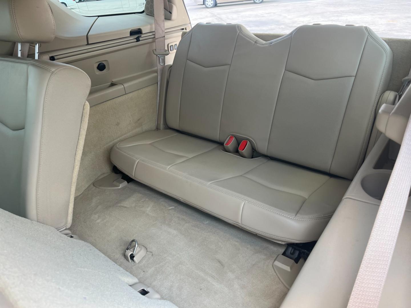 2008 white /TAN Cadillac SRX V6 (1GYEE637980) with an 3.6L V6 OHV 24V engine, 5-Speed Automatic Overdrive transmission, located at 14700 Tomball Parkway 249, Houston, TX, 77086, (281) 444-2200, 29.928619, -95.504074 - Photo#11