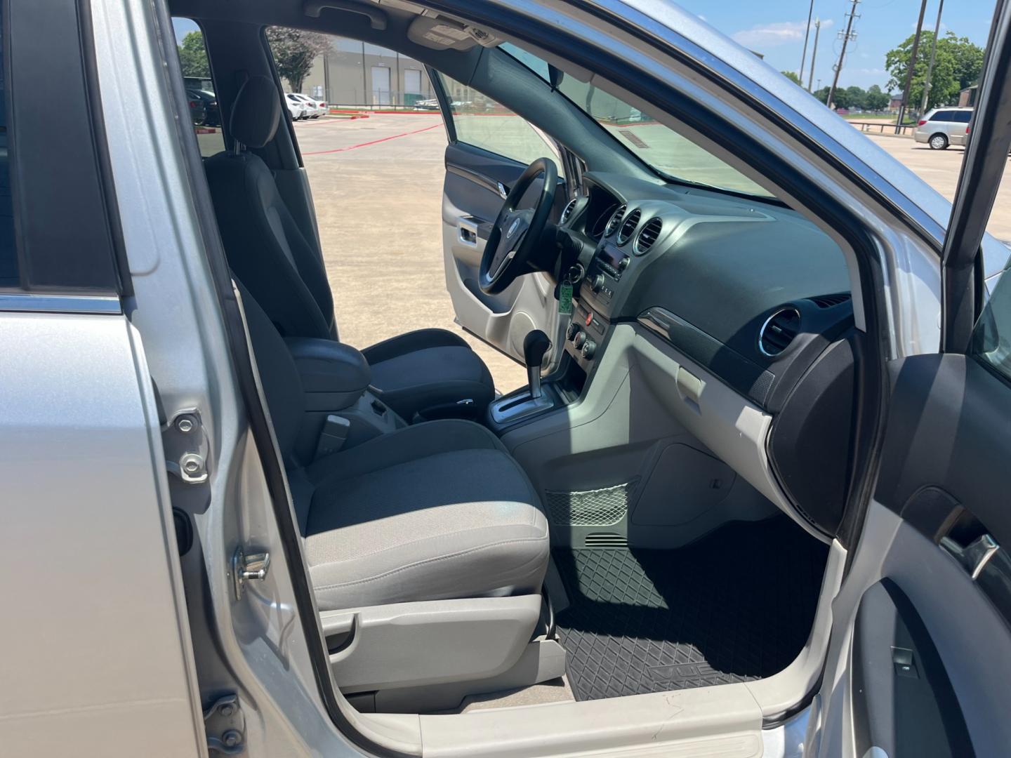 2009 SILVER /gray Saturn VUE AWD V6 XE (3GSDL43N99S) with an 3.5L V6 SOHC 24V engine, 6-Speed Automatic transmission, located at 14700 Tomball Parkway 249, Houston, TX, 77086, (281) 444-2200, 29.928619, -95.504074 - Photo#11