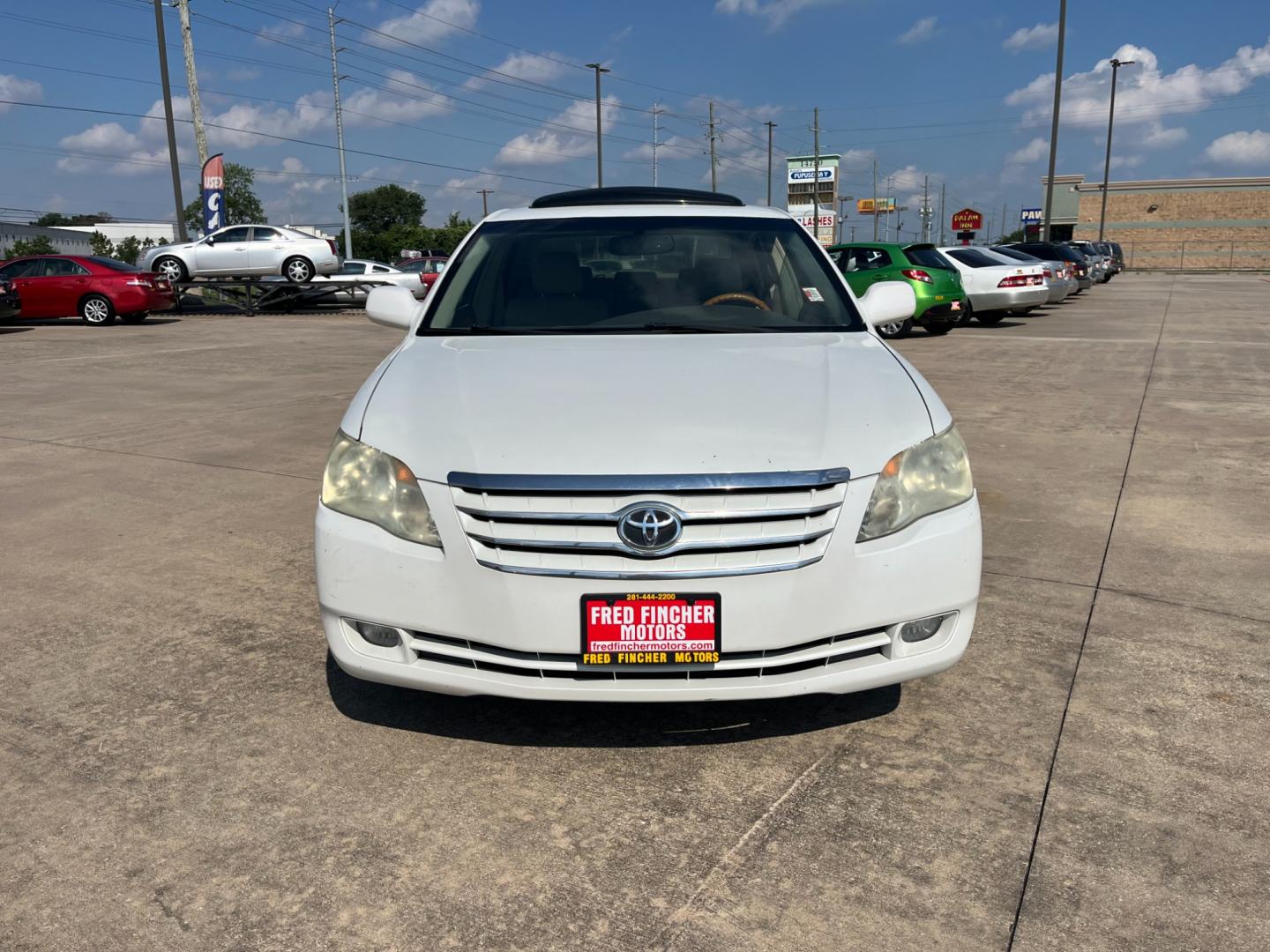 2005 white /TAN Toyota Avalon Limited (4T1BK36B65U) with an 3.5L V6 DOHC 24V engine, 5-Speed Automatic Overdrive transmission, located at 14700 Tomball Parkway 249, Houston, TX, 77086, (281) 444-2200, 29.928619, -95.504074 - Photo#1