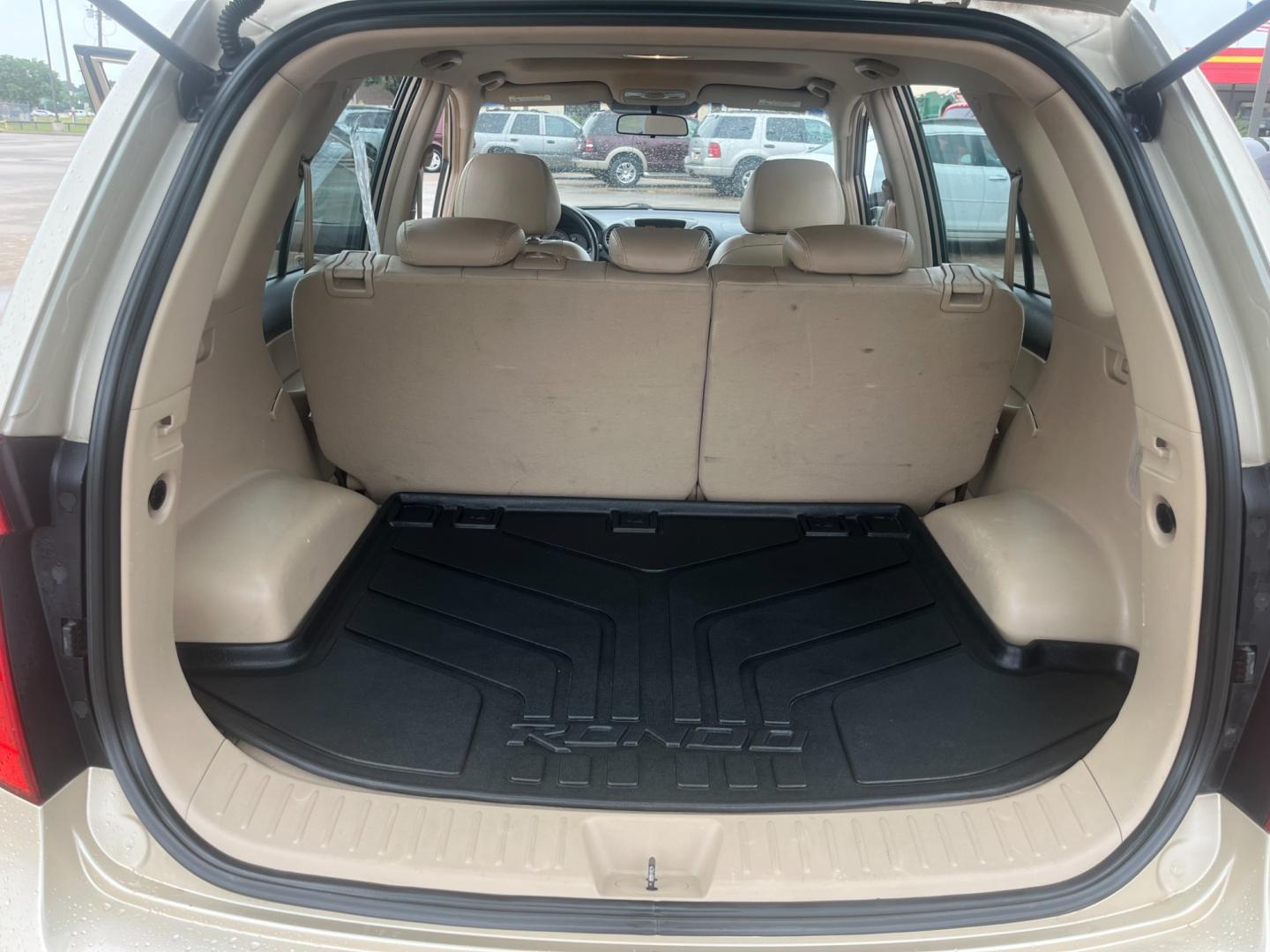 2007 GOLD /TAN Kia Rondo EX V6 (KNAFG526777) with an 2.7L V6 DOHC 24V engine, 4-Speed Automatic Overdrive transmission, located at 14700 Tomball Parkway 249, Houston, TX, 77086, (281) 444-2200, 29.928619, -95.504074 - Photo#13
