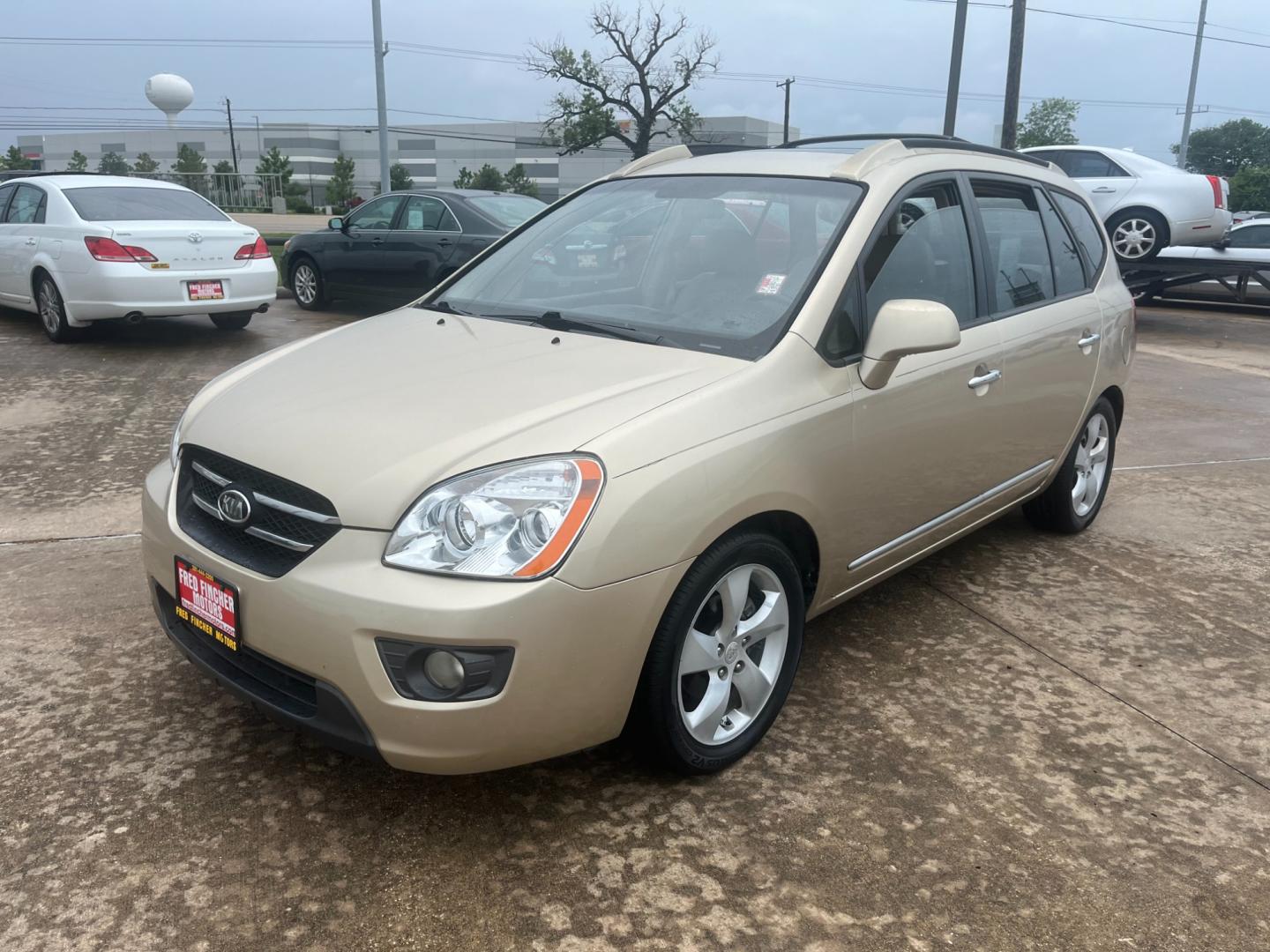 2007 GOLD /TAN Kia Rondo EX V6 (KNAFG526777) with an 2.7L V6 DOHC 24V engine, 4-Speed Automatic Overdrive transmission, located at 14700 Tomball Parkway 249, Houston, TX, 77086, (281) 444-2200, 29.928619, -95.504074 - Photo#2
