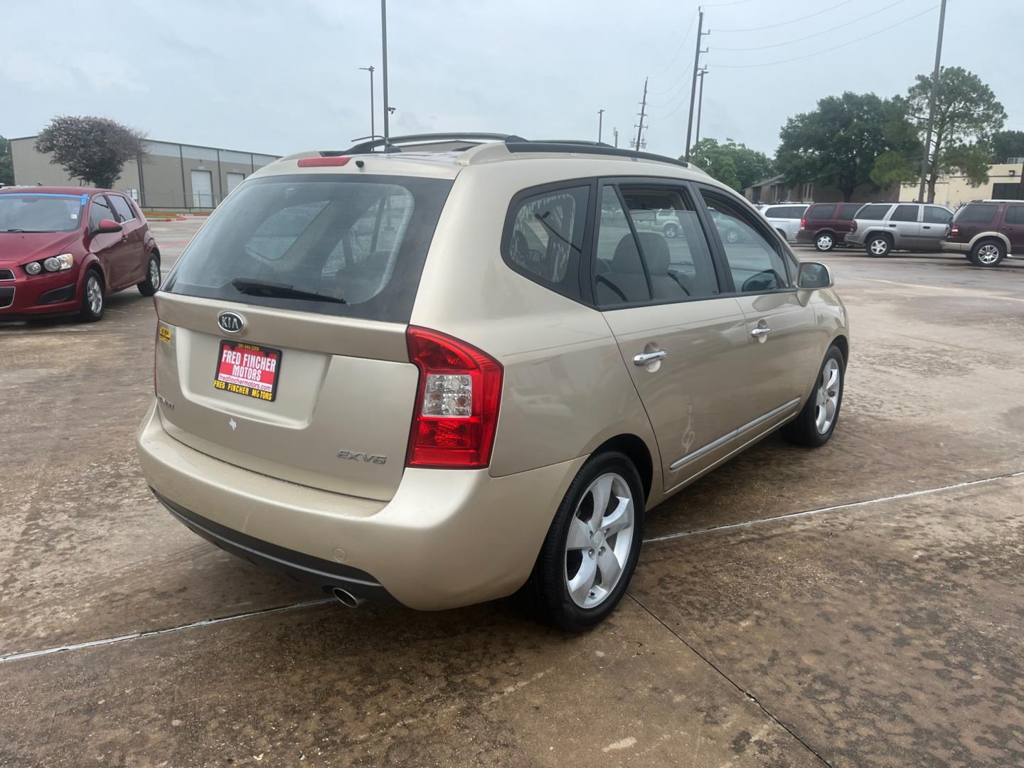 2007 GOLD /TAN Kia Rondo EX V6 (KNAFG526777) with an 2.7L V6 DOHC 24V engine, 4-Speed Automatic Overdrive transmission, located at 14700 Tomball Parkway 249, Houston, TX, 77086, (281) 444-2200, 29.928619, -95.504074 - Photo#6