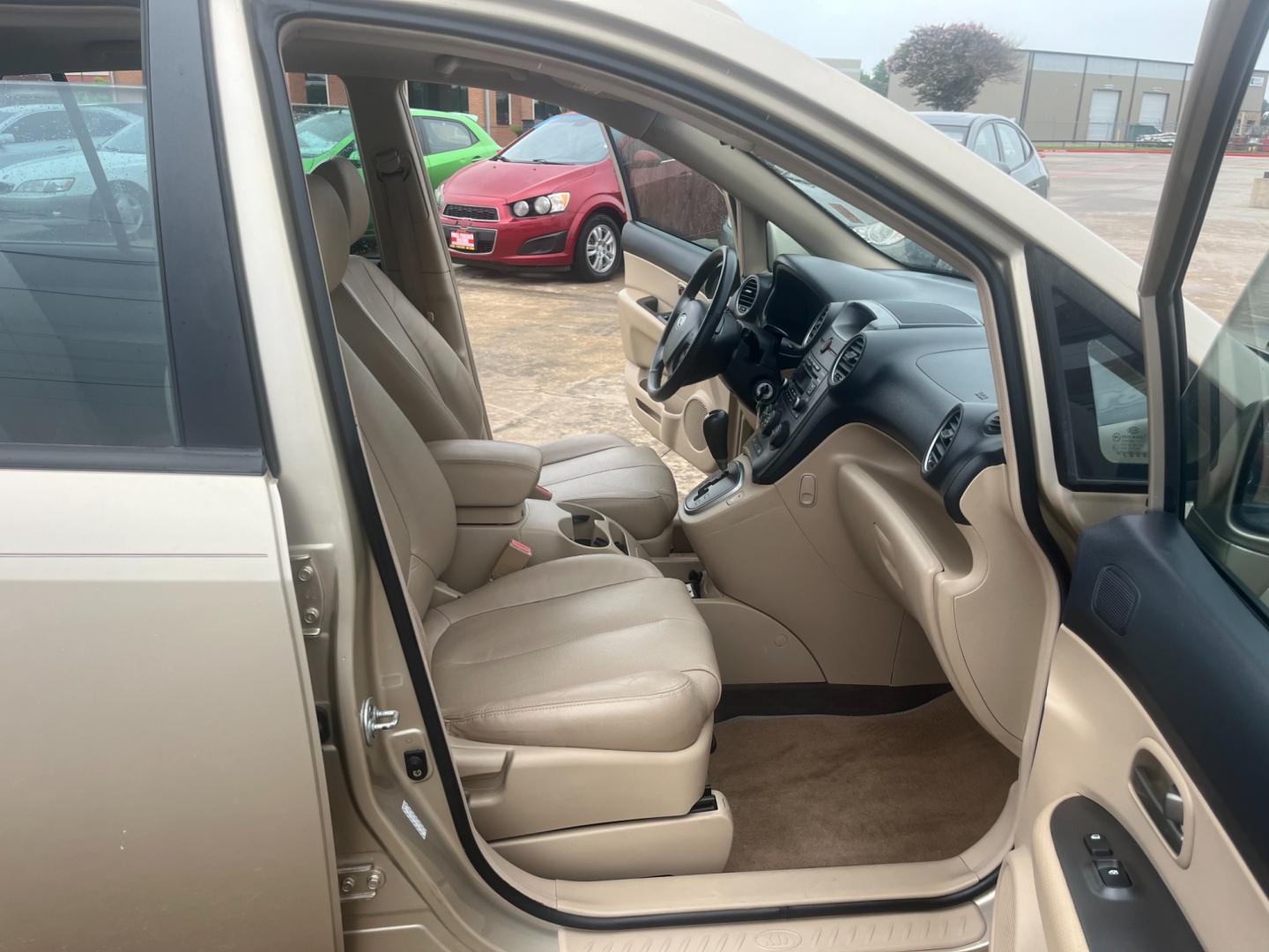 2007 GOLD /TAN Kia Rondo EX V6 (KNAFG526777) with an 2.7L V6 DOHC 24V engine, 4-Speed Automatic Overdrive transmission, located at 14700 Tomball Parkway 249, Houston, TX, 77086, (281) 444-2200, 29.928619, -95.504074 - Photo#11