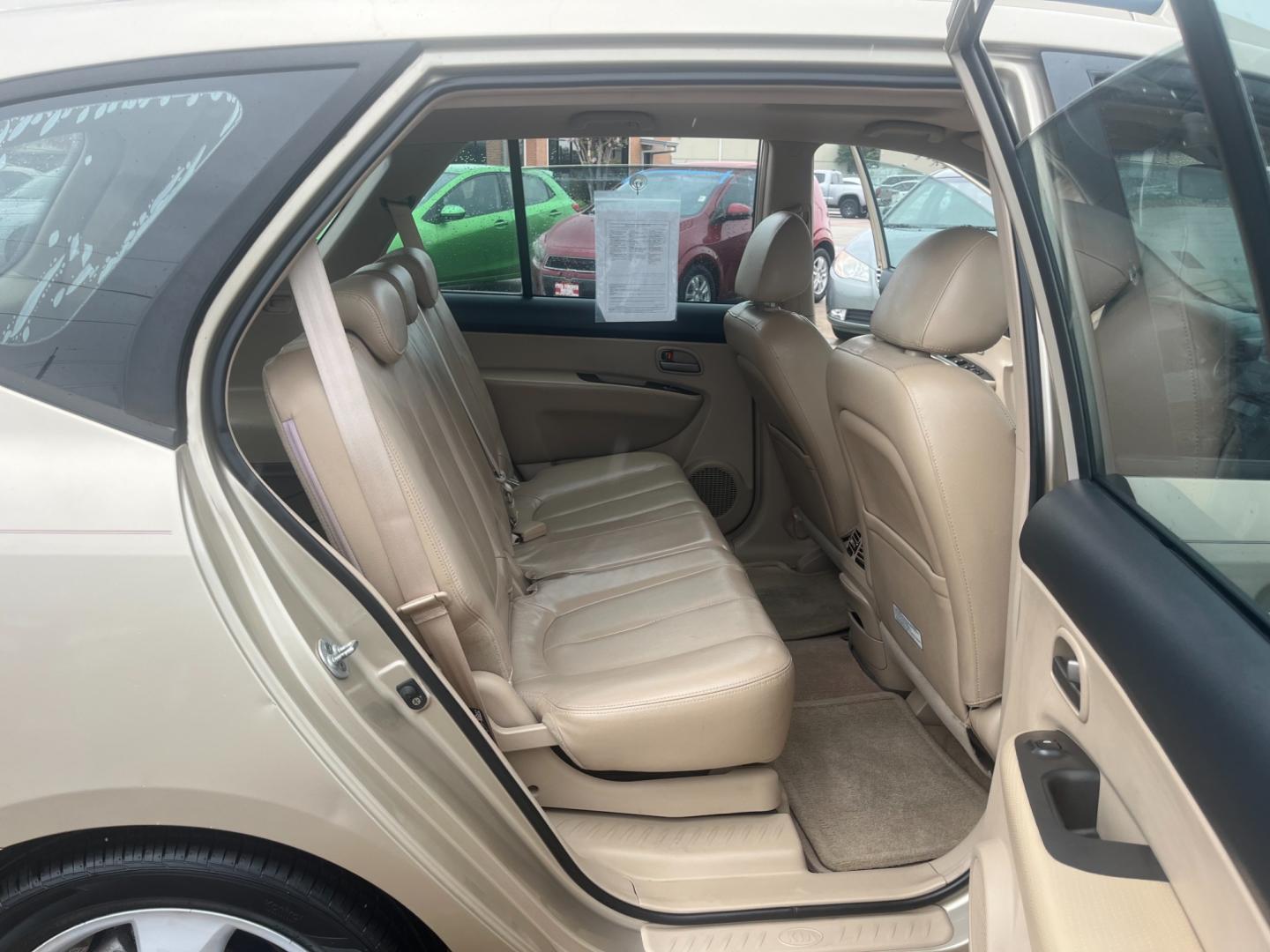 2007 GOLD /TAN Kia Rondo EX V6 (KNAFG526777) with an 2.7L V6 DOHC 24V engine, 4-Speed Automatic Overdrive transmission, located at 14700 Tomball Parkway 249, Houston, TX, 77086, (281) 444-2200, 29.928619, -95.504074 - Photo#12