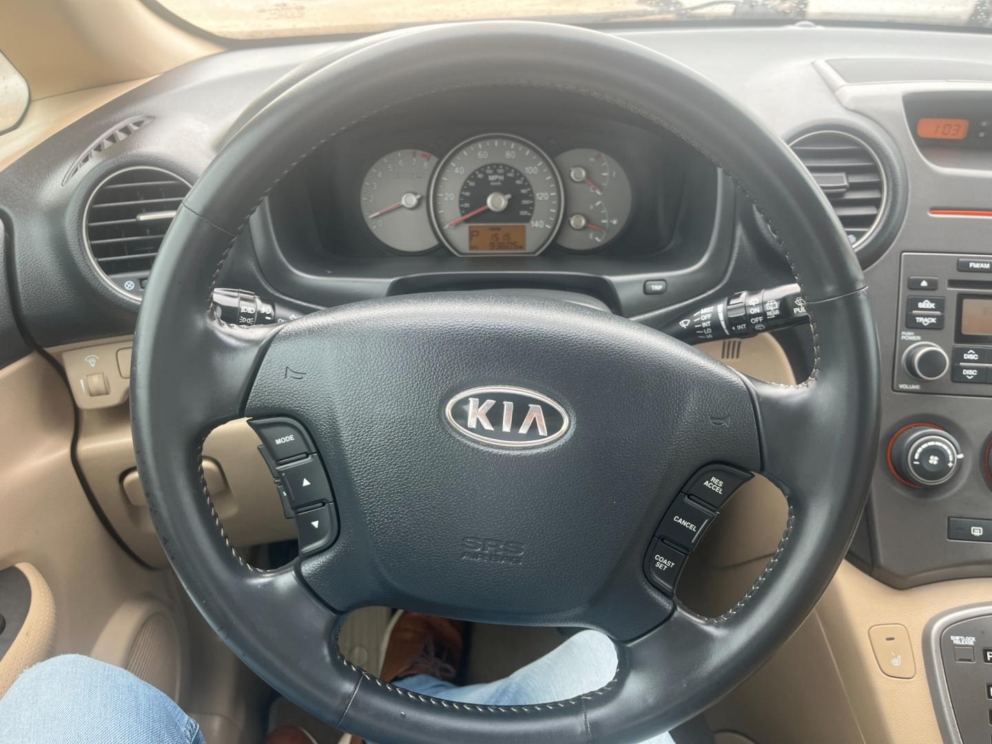 2007 GOLD /TAN Kia Rondo EX V6 (KNAFG526777) with an 2.7L V6 DOHC 24V engine, 4-Speed Automatic Overdrive transmission, located at 14700 Tomball Parkway 249, Houston, TX, 77086, (281) 444-2200, 29.928619, -95.504074 - Photo#16