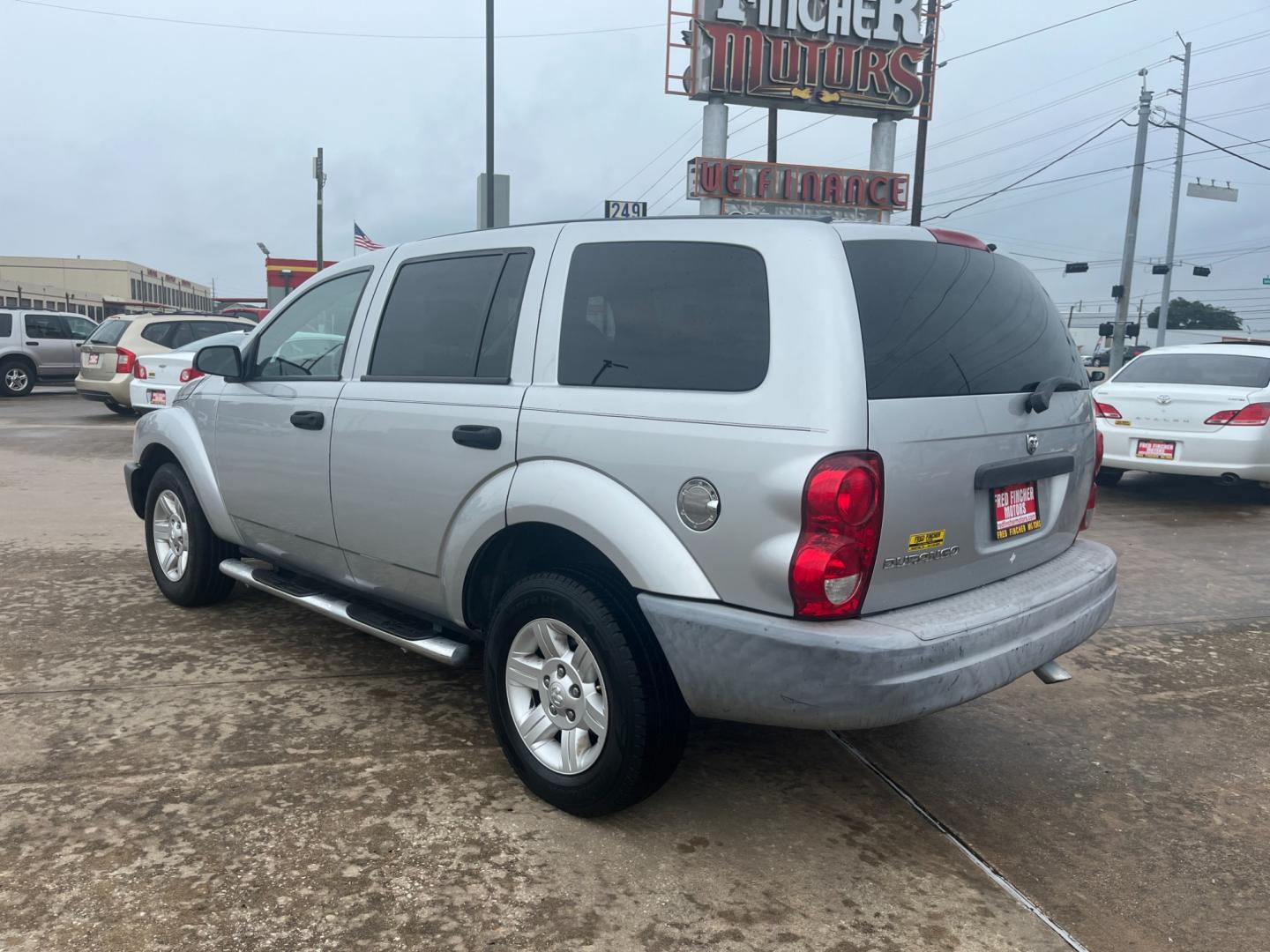 2004 silver /gray Dodge Durango ST 2WD (1D4HD38N64F) with an 4.7L V8 SOHC 16V engine, Automatic transmission, located at 14700 Tomball Parkway 249, Houston, TX, 77086, (281) 444-2200, 29.928619, -95.504074 - Photo#4