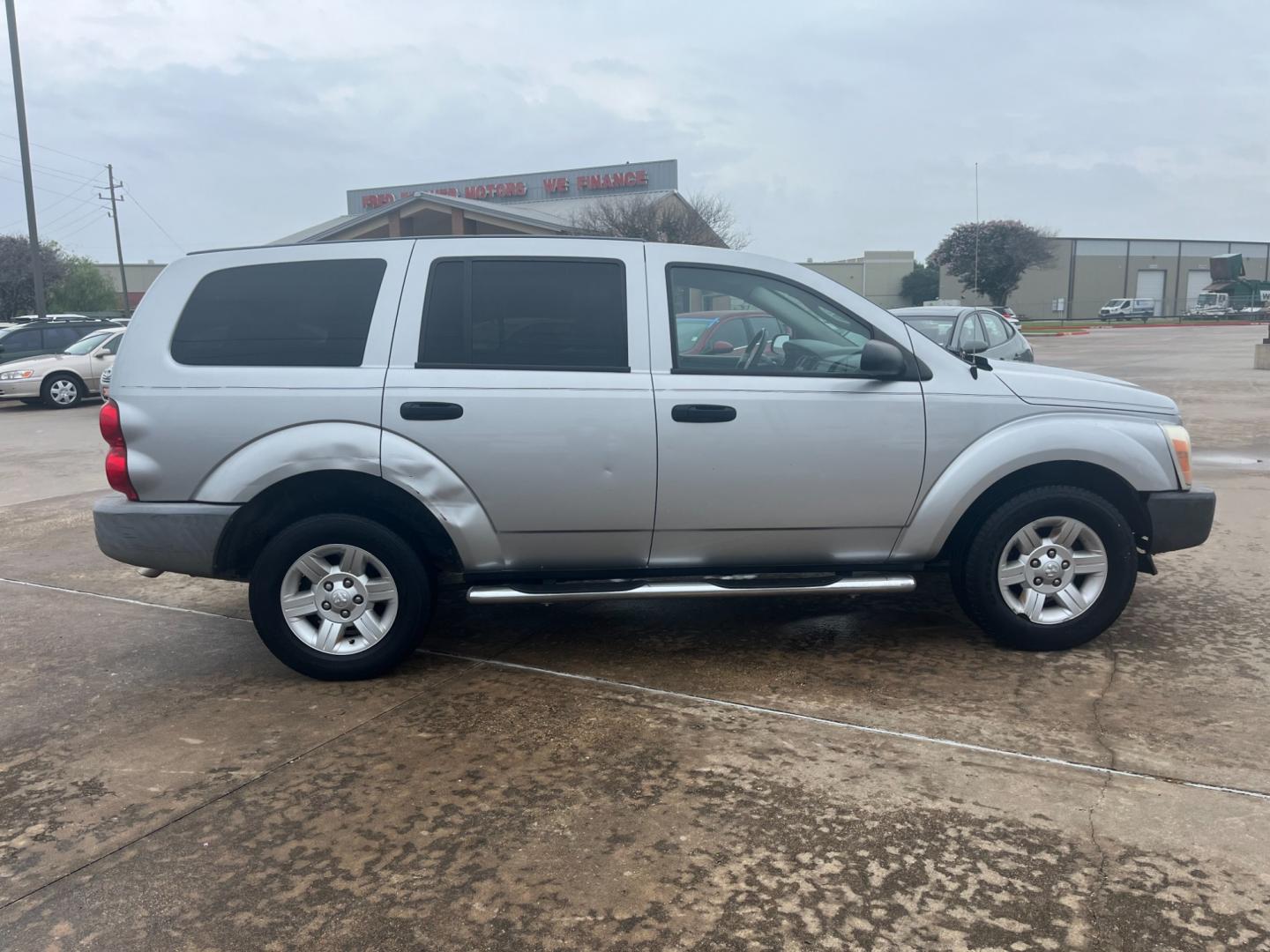 2004 silver /gray Dodge Durango ST 2WD (1D4HD38N64F) with an 4.7L V8 SOHC 16V engine, Automatic transmission, located at 14700 Tomball Parkway 249, Houston, TX, 77086, (281) 444-2200, 29.928619, -95.504074 - Photo#7