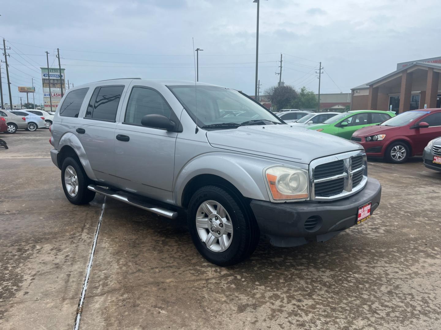 2004 silver /gray Dodge Durango ST 2WD (1D4HD38N64F) with an 4.7L V8 SOHC 16V engine, Automatic transmission, located at 14700 Tomball Parkway 249, Houston, TX, 77086, (281) 444-2200, 29.928619, -95.504074 - Photo#0