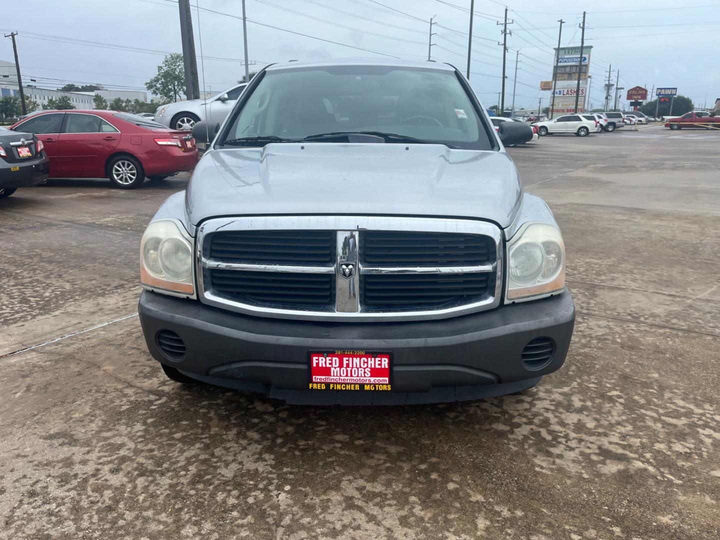 2004 silver /gray Dodge Durango ST 2WD (1D4HD38N64F) with an 4.7L V8 SOHC 16V engine, Automatic transmission, located at 14700 Tomball Parkway 249, Houston, TX, 77086, (281) 444-2200, 29.928619, -95.504074 - Photo#1