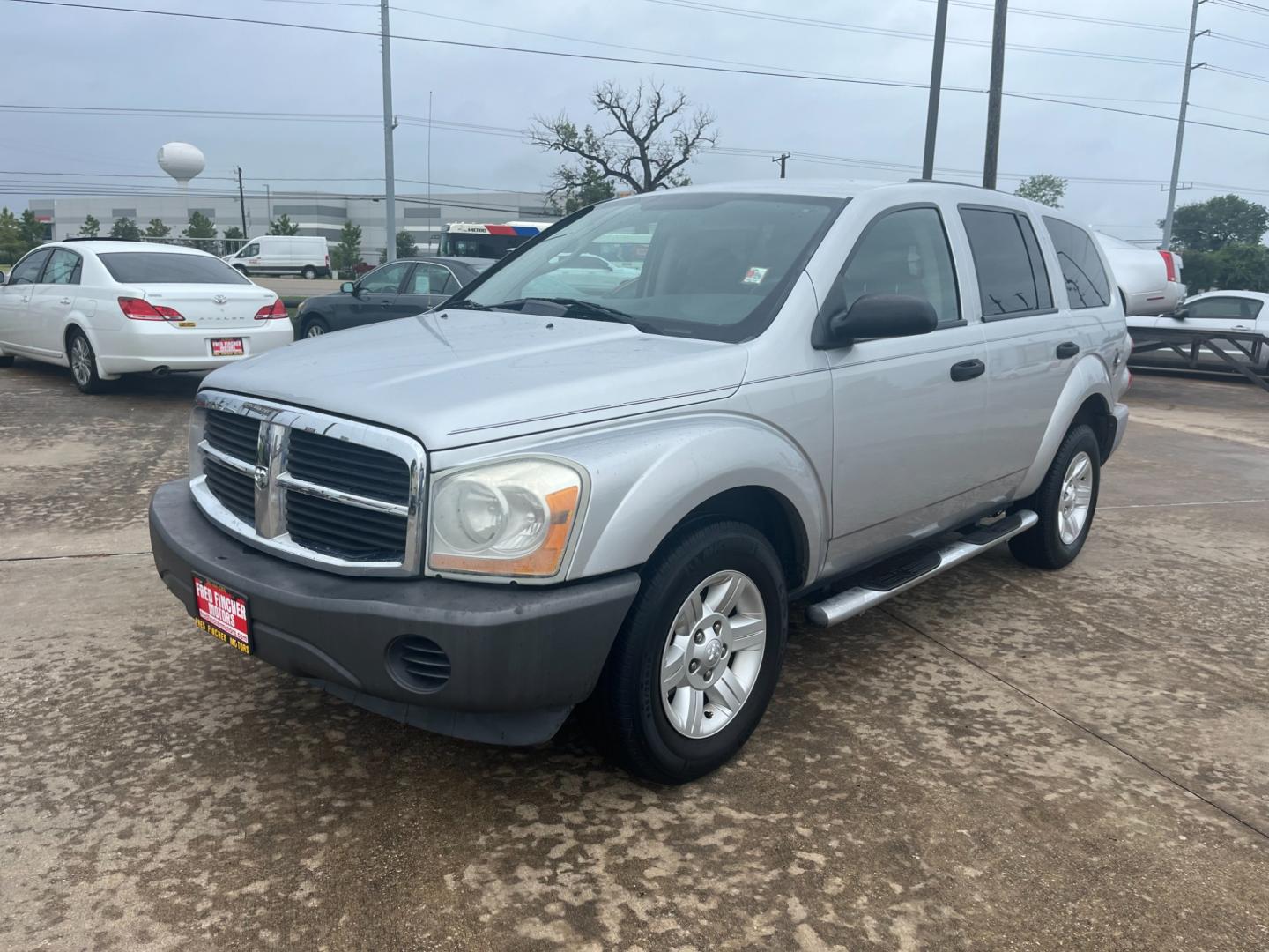 2004 silver /gray Dodge Durango ST 2WD (1D4HD38N64F) with an 4.7L V8 SOHC 16V engine, Automatic transmission, located at 14700 Tomball Parkway 249, Houston, TX, 77086, (281) 444-2200, 29.928619, -95.504074 - Photo#2