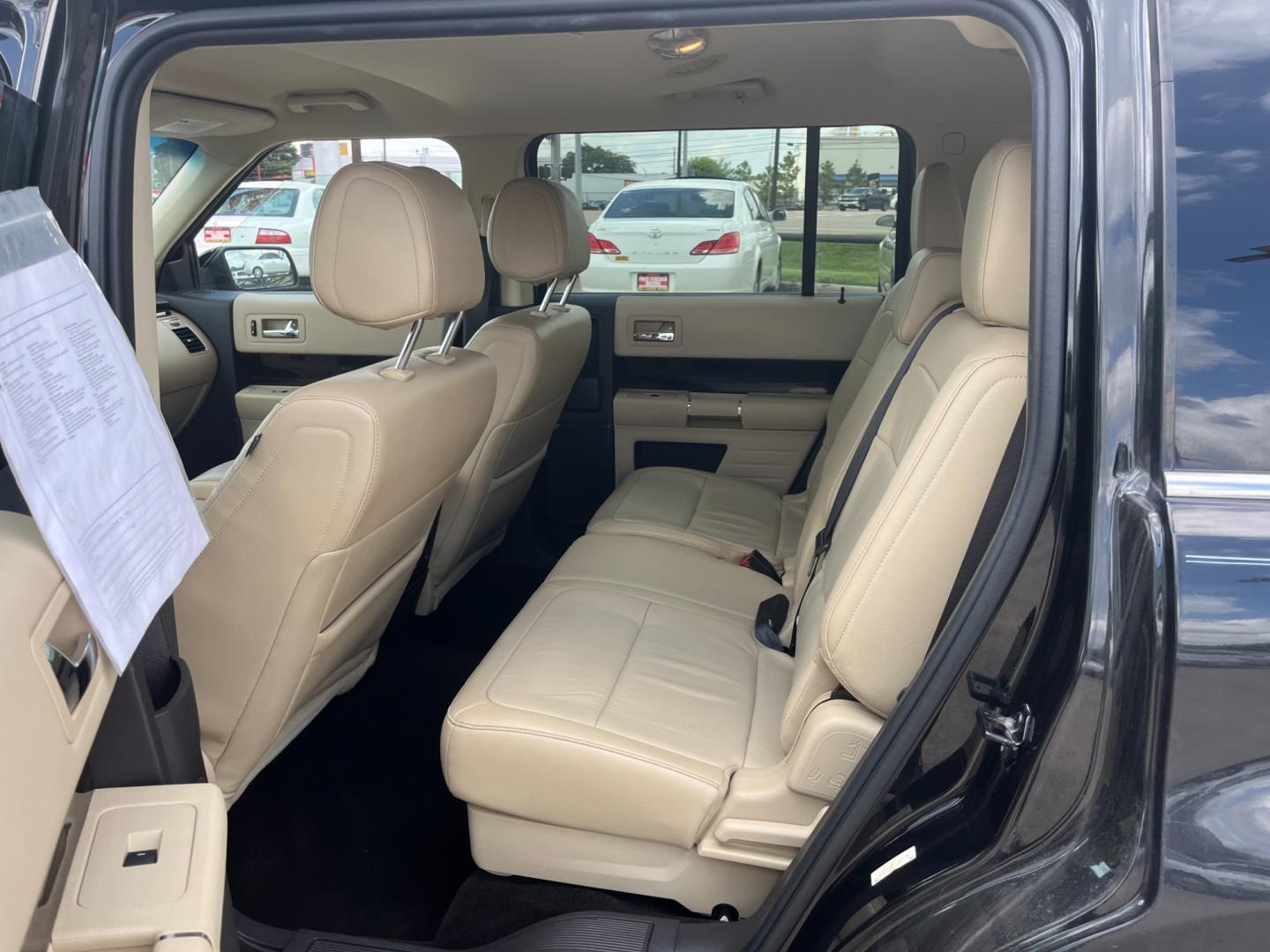 2013 Black /TAN Ford Flex (2FMGK5C87DB) , Automatic transmission, located at 14700 Tomball Parkway 249, Houston, TX, 77086, (281) 444-2200, 29.928619, -95.504074 - Photo#9