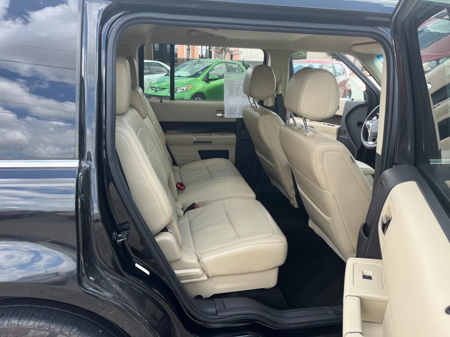 2013 Black /TAN Ford Flex (2FMGK5C87DB) , Automatic transmission, located at 14700 Tomball Parkway 249, Houston, TX, 77086, (281) 444-2200, 29.928619, -95.504074 - Photo#13