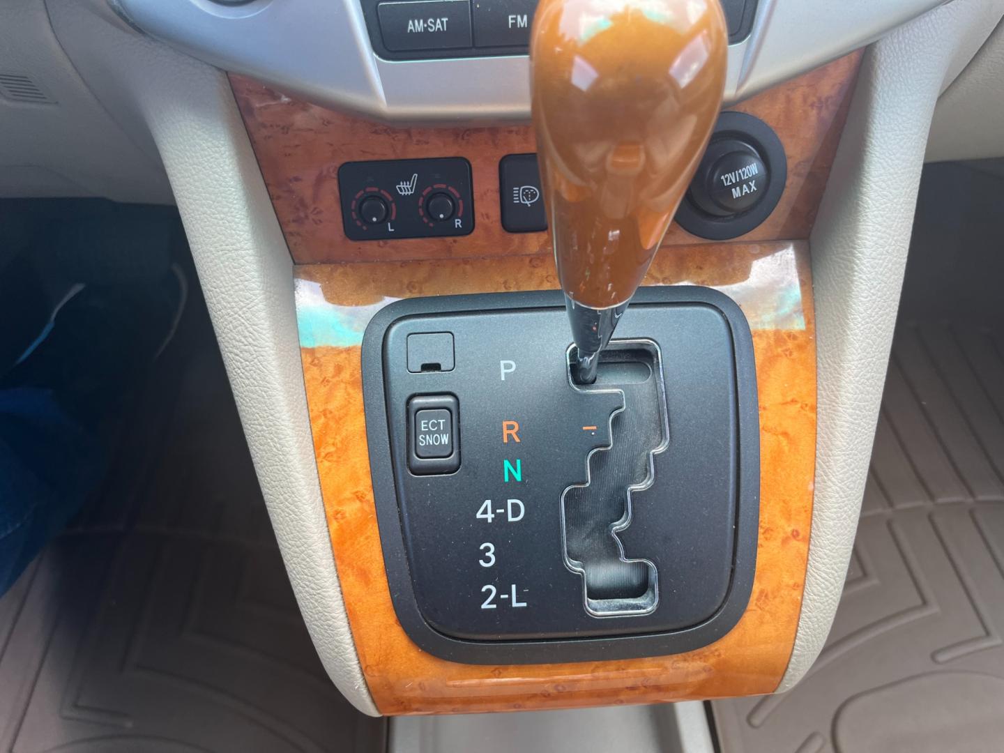 2007 Black /black Lexus RX 350 FWD (2T2GK31U07C) with an 3.5L V6 DOHC 24V engine, 5-Speed Automatic Overdrive transmission, located at 14700 Tomball Parkway 249, Houston, TX, 77086, (281) 444-2200, 29.928619, -95.504074 - Photo#14