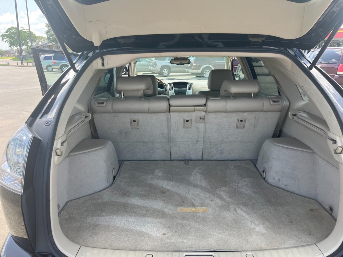 2007 Black /black Lexus RX 350 FWD (2T2GK31U07C) with an 3.5L V6 DOHC 24V engine, 5-Speed Automatic Overdrive transmission, located at 14700 Tomball Parkway 249, Houston, TX, 77086, (281) 444-2200, 29.928619, -95.504074 - Photo#13