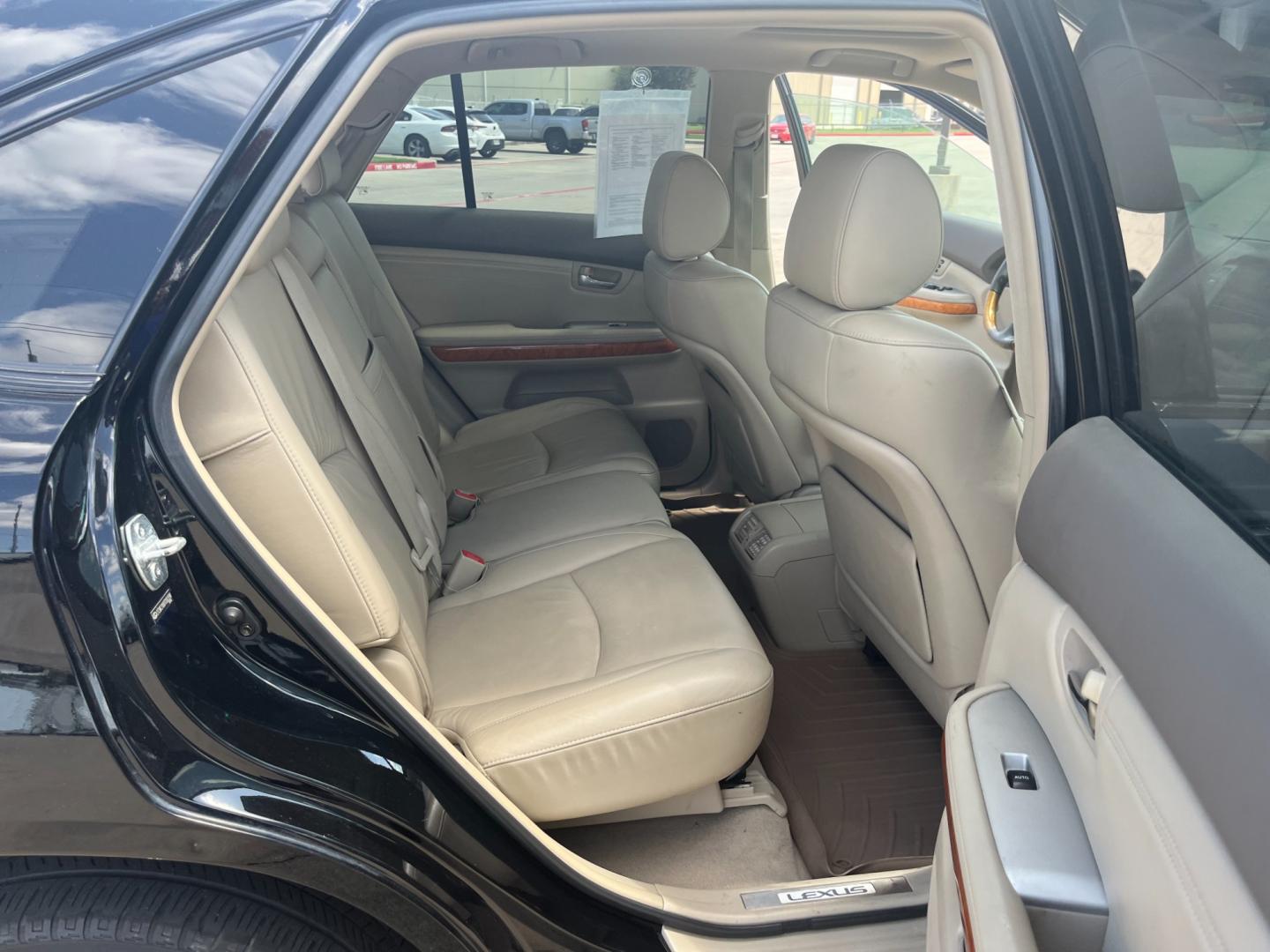 2007 Black /black Lexus RX 350 FWD (2T2GK31U07C) with an 3.5L V6 DOHC 24V engine, 5-Speed Automatic Overdrive transmission, located at 14700 Tomball Parkway 249, Houston, TX, 77086, (281) 444-2200, 29.928619, -95.504074 - Photo#12