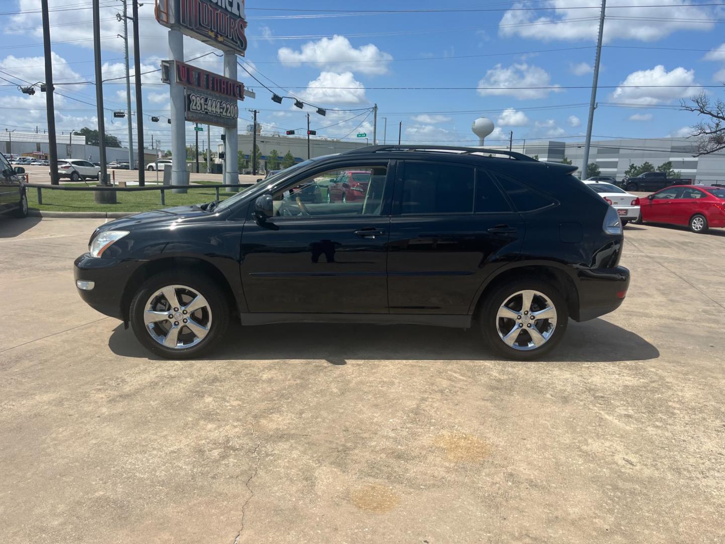 2007 Black /black Lexus RX 350 FWD (2T2GK31U07C) with an 3.5L V6 DOHC 24V engine, 5-Speed Automatic Overdrive transmission, located at 14700 Tomball Parkway 249, Houston, TX, 77086, (281) 444-2200, 29.928619, -95.504074 - Photo#3