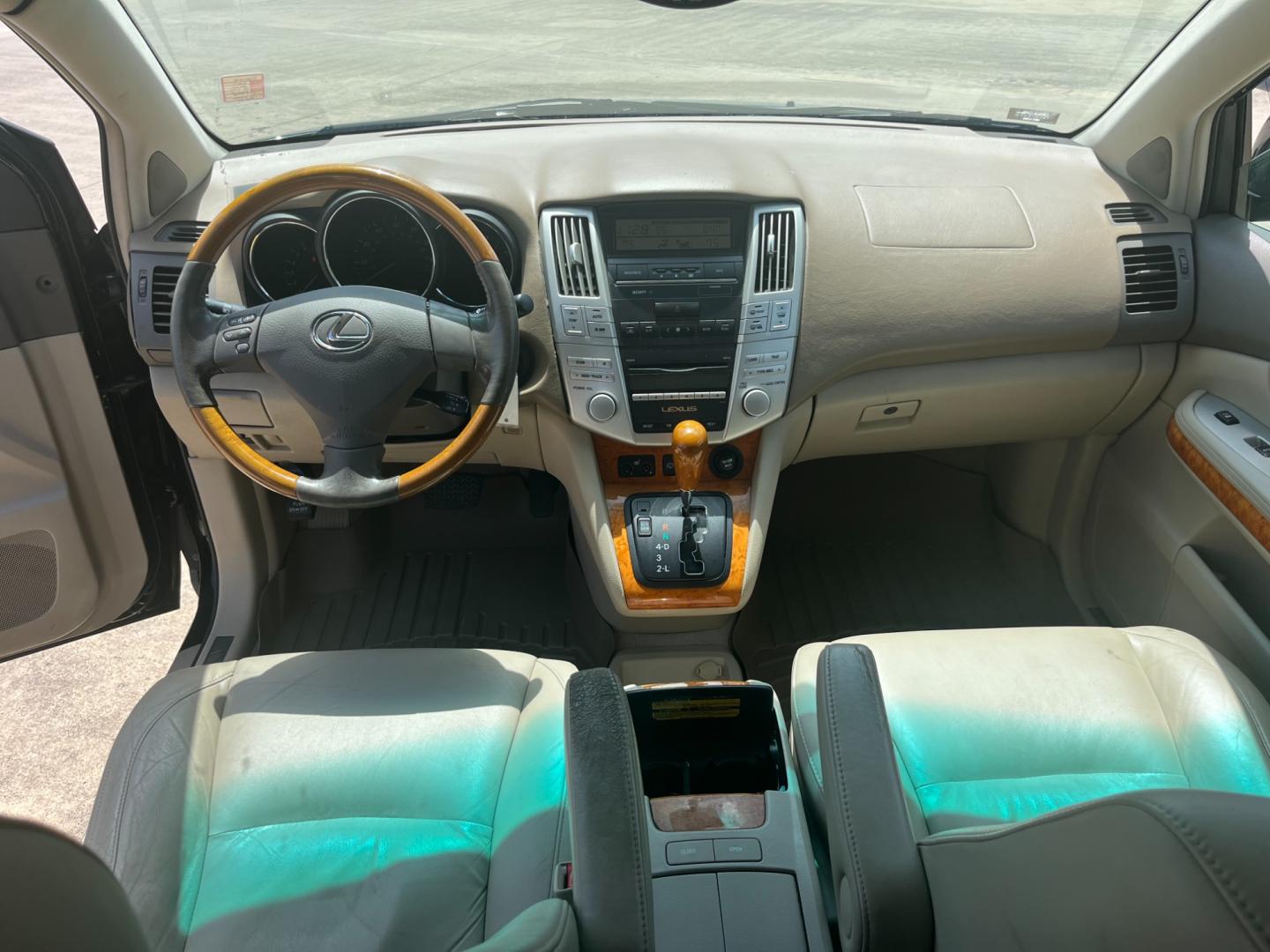 2007 Black /black Lexus RX 350 FWD (2T2GK31U07C) with an 3.5L V6 DOHC 24V engine, 5-Speed Automatic Overdrive transmission, located at 14700 Tomball Parkway 249, Houston, TX, 77086, (281) 444-2200, 29.928619, -95.504074 - Photo#10