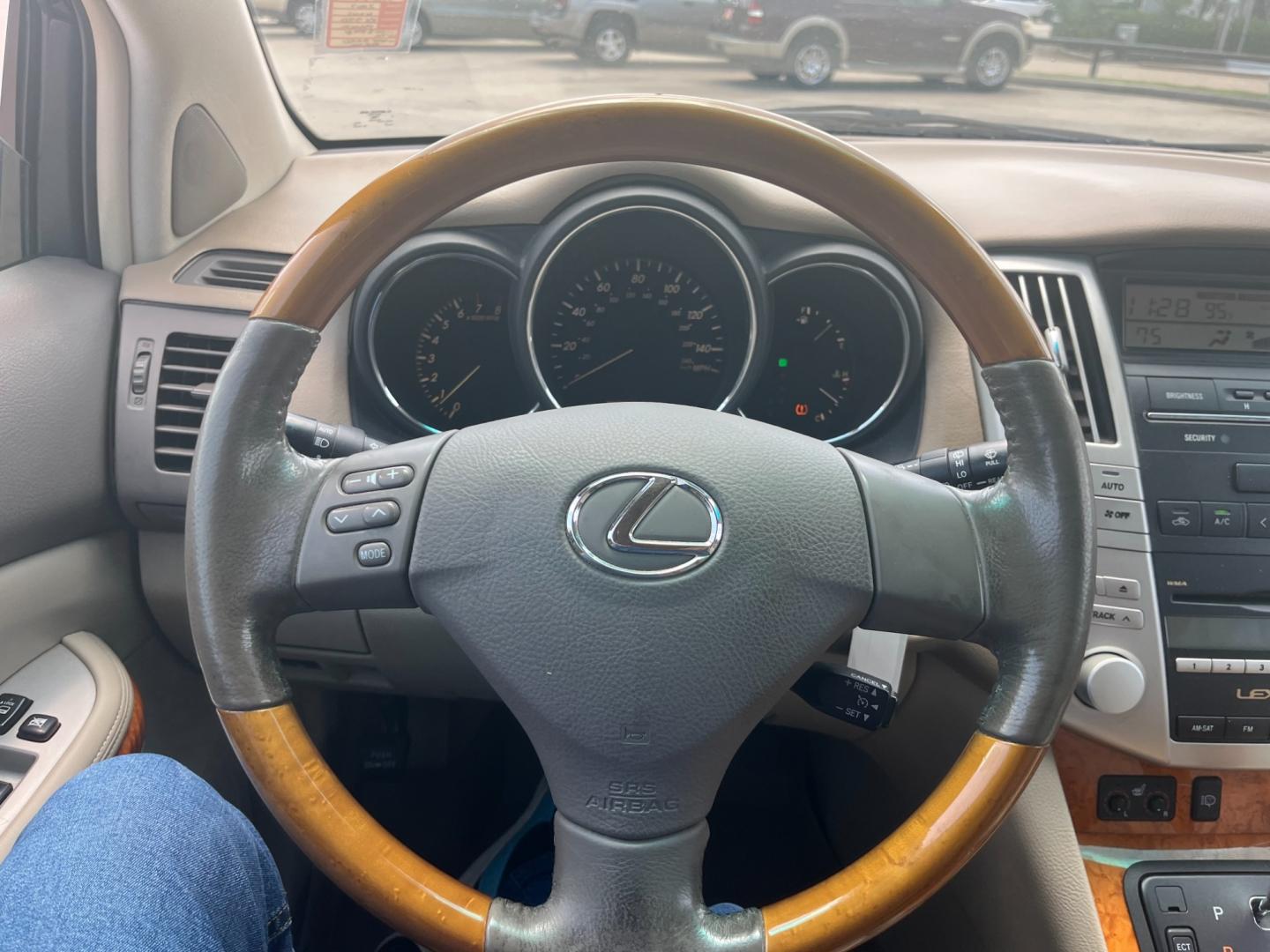 2007 Black /black Lexus RX 350 FWD (2T2GK31U07C) with an 3.5L V6 DOHC 24V engine, 5-Speed Automatic Overdrive transmission, located at 14700 Tomball Parkway 249, Houston, TX, 77086, (281) 444-2200, 29.928619, -95.504074 - Photo#16