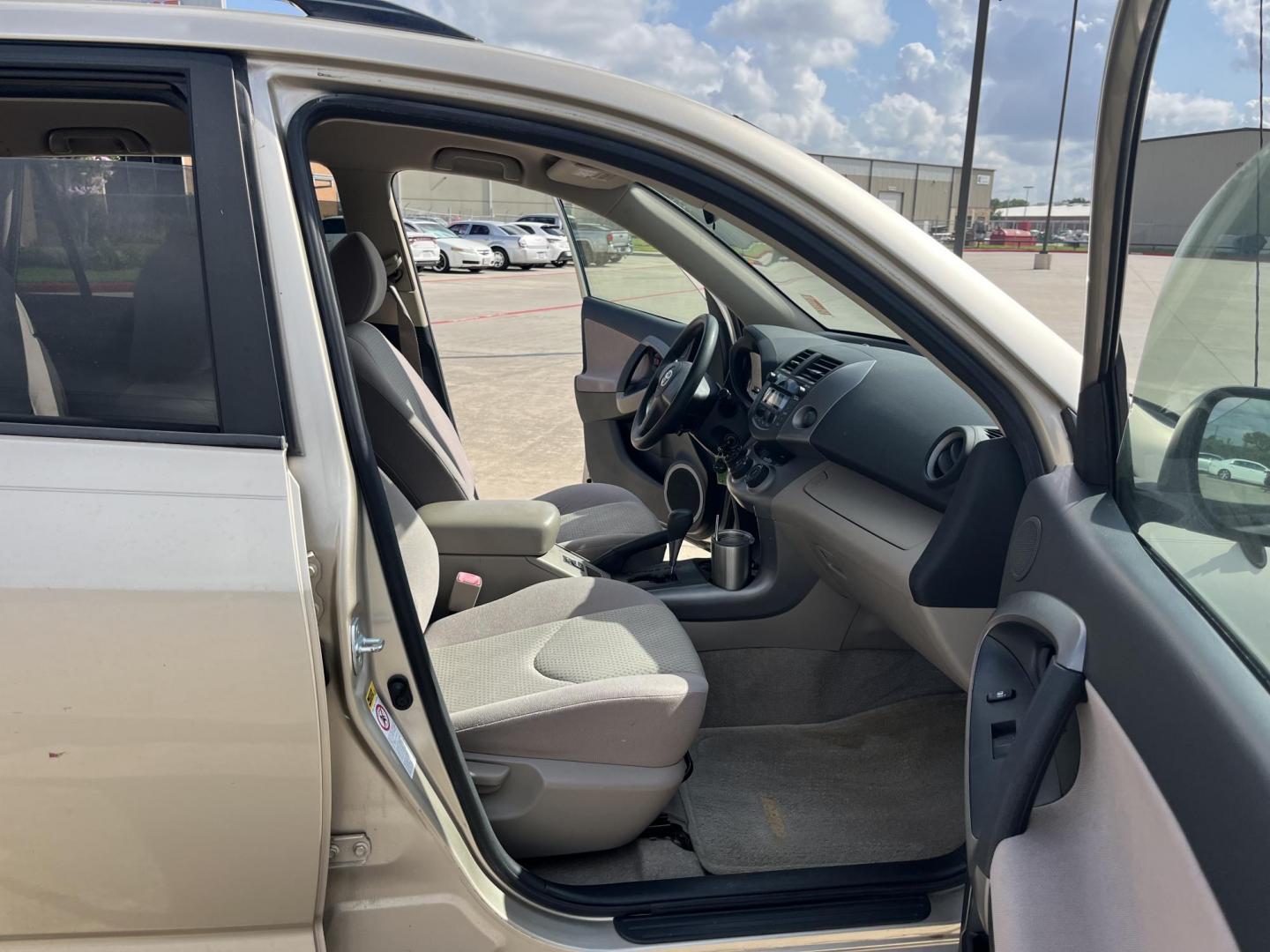 2007 Toyota RAV4 Base I4 2WD (JTMZD33V876) with an 2.4L L4 DOHC 16V engine, 4-Speed Automatic transmission, located at 14700 Tomball Parkway 249, Houston, TX, 77086, (281) 444-2200, 29.928619, -95.504074 - Photo#10