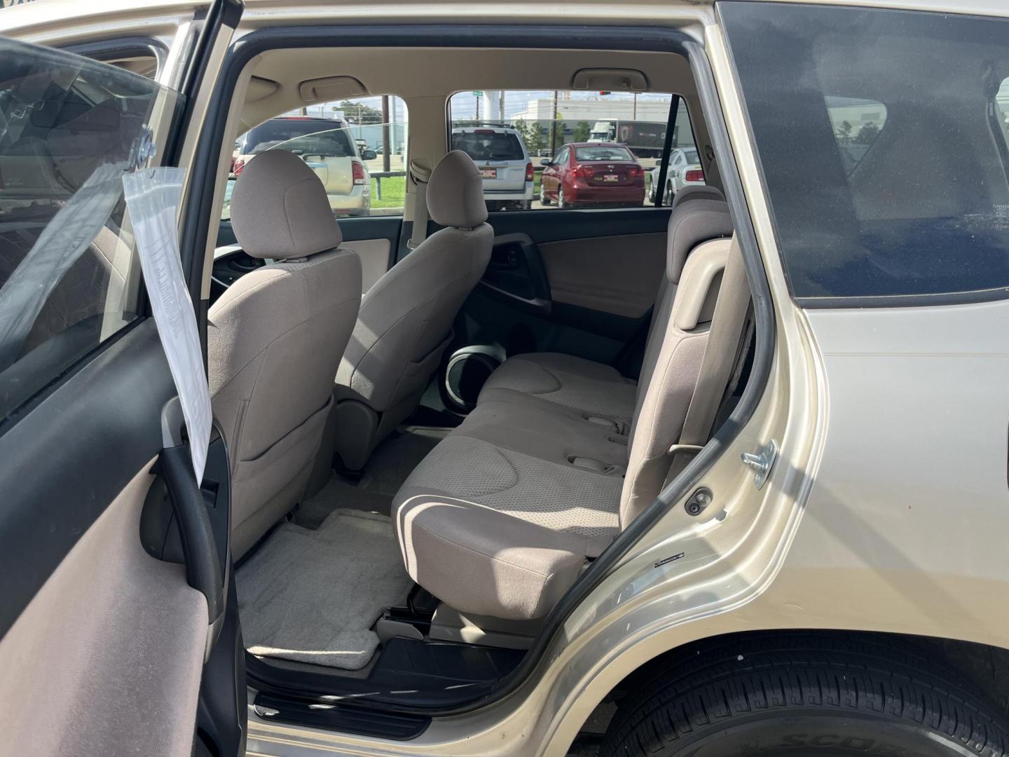 2007 Toyota RAV4 Base I4 2WD (JTMZD33V876) with an 2.4L L4 DOHC 16V engine, 4-Speed Automatic transmission, located at 14700 Tomball Parkway 249, Houston, TX, 77086, (281) 444-2200, 29.928619, -95.504074 - Photo#8