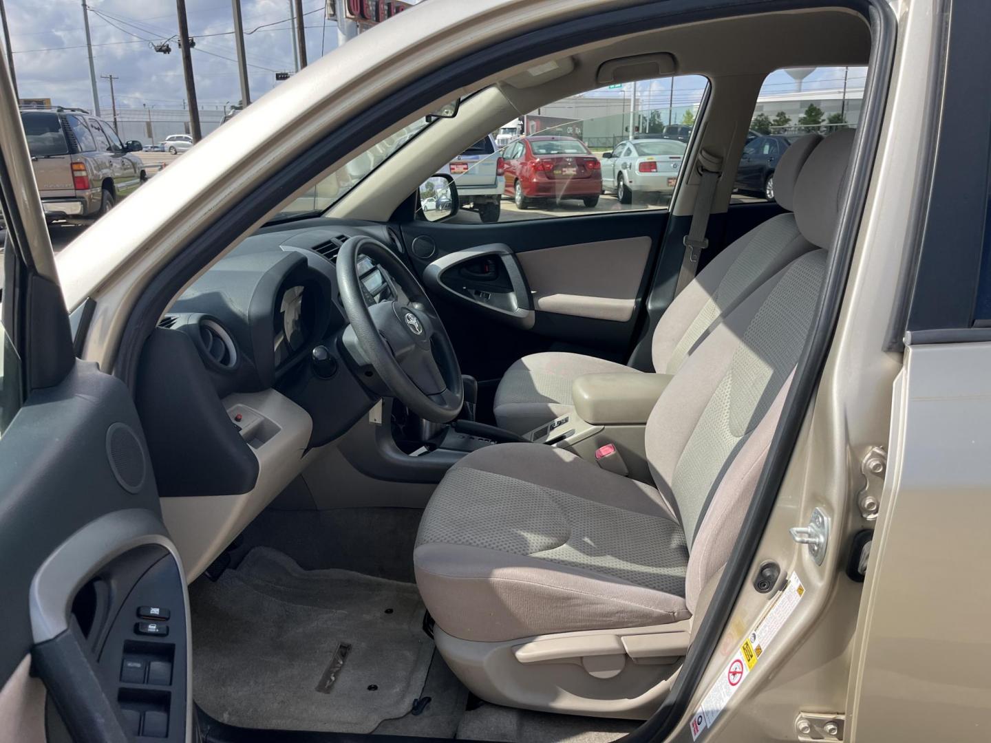 2007 Toyota RAV4 Base I4 2WD (JTMZD33V876) with an 2.4L L4 DOHC 16V engine, 4-Speed Automatic transmission, located at 14700 Tomball Parkway 249, Houston, TX, 77086, (281) 444-2200, 29.928619, -95.504074 - Photo#9