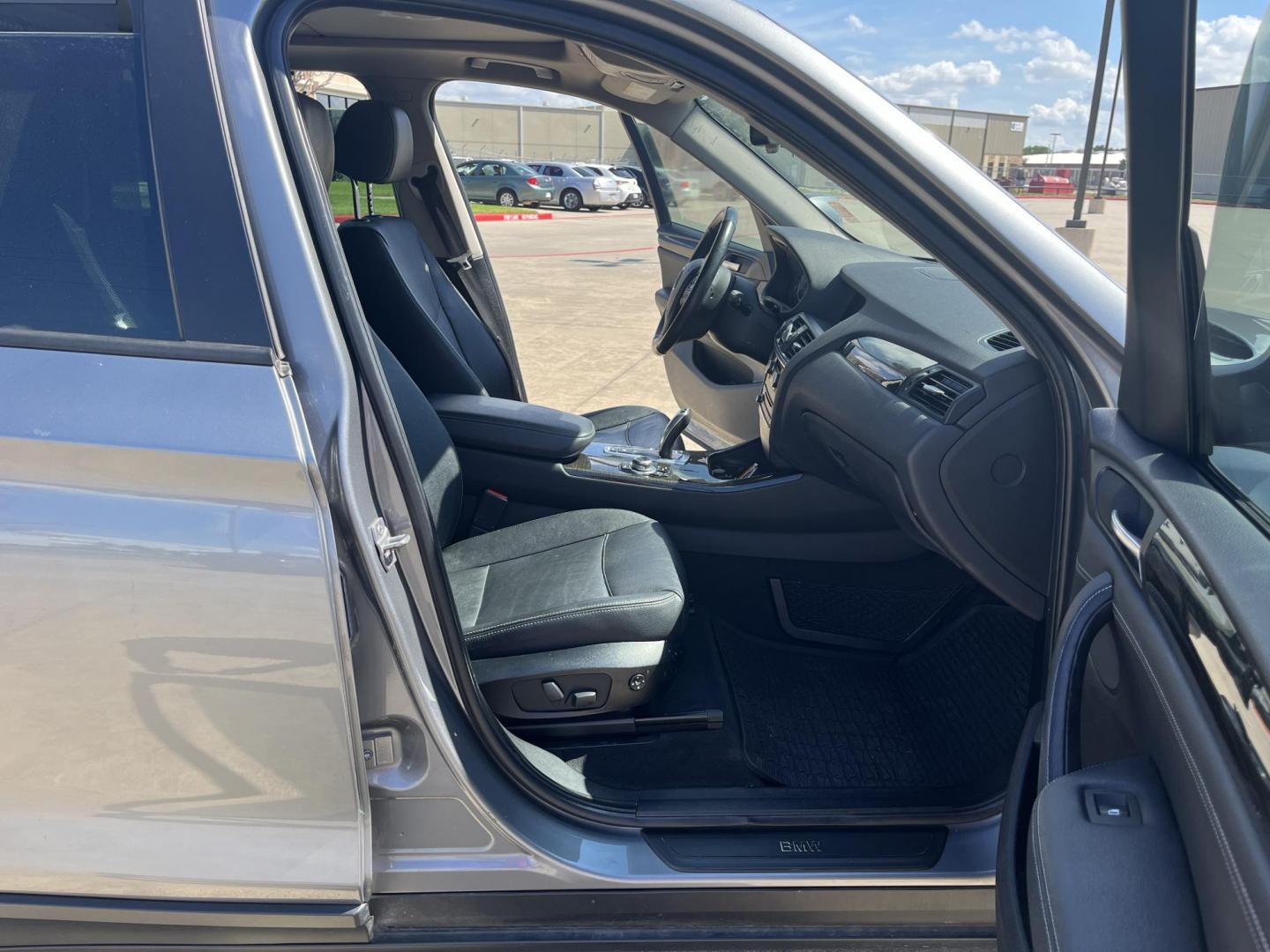 2013 BMW X3 xDrive28i (5UXWX9C55D0) with an 3.0L L6 DOHC 24V engine, 8-Speed Automatic transmission, located at 14700 Tomball Parkway 249, Houston, TX, 77086, (281) 444-2200, 29.928619, -95.504074 - Photo#10