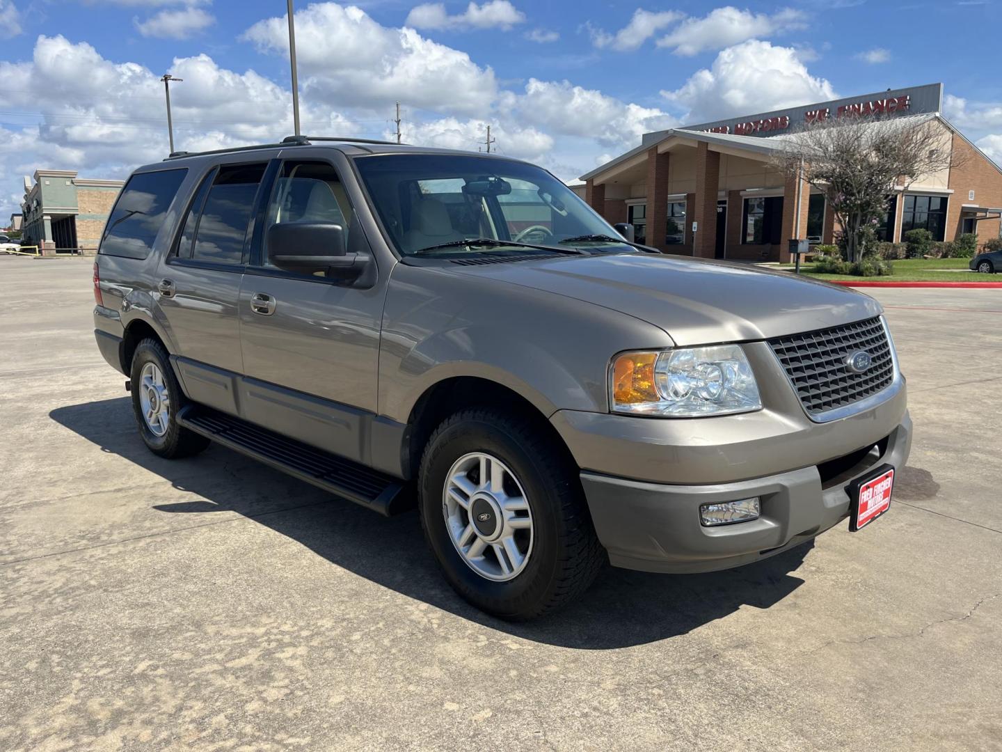 2003 Ford Expedition XLT Popular 4.6L 2WD (1FMRU15W73L) with an 4.6L V8 SOHC 16V engine, 4-Speed Automatic Overdrive transmission, located at 14700 Tomball Parkway 249, Houston, TX, 77086, (281) 444-2200, 29.928619, -95.504074 - Photo#0