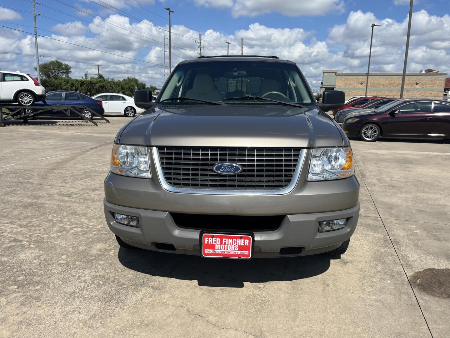2003 Ford Expedition XLT Popular 4.6L 2WD (1FMRU15W73L) with an 4.6L V8 SOHC 16V engine, 4-Speed Automatic Overdrive transmission, located at 14700 Tomball Parkway 249, Houston, TX, 77086, (281) 444-2200, 29.928619, -95.504074 - Photo#1