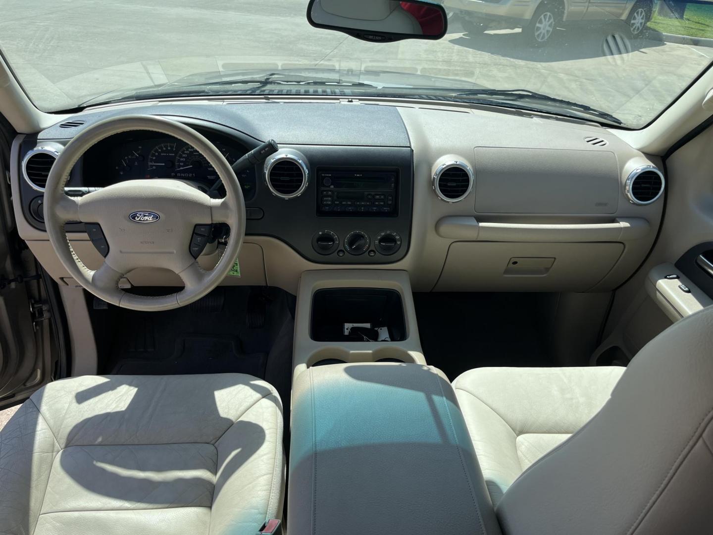 2003 Ford Expedition XLT Popular 4.6L 2WD (1FMRU15W73L) with an 4.6L V8 SOHC 16V engine, 4-Speed Automatic Overdrive transmission, located at 14700 Tomball Parkway 249, Houston, TX, 77086, (281) 444-2200, 29.928619, -95.504074 - Photo#11