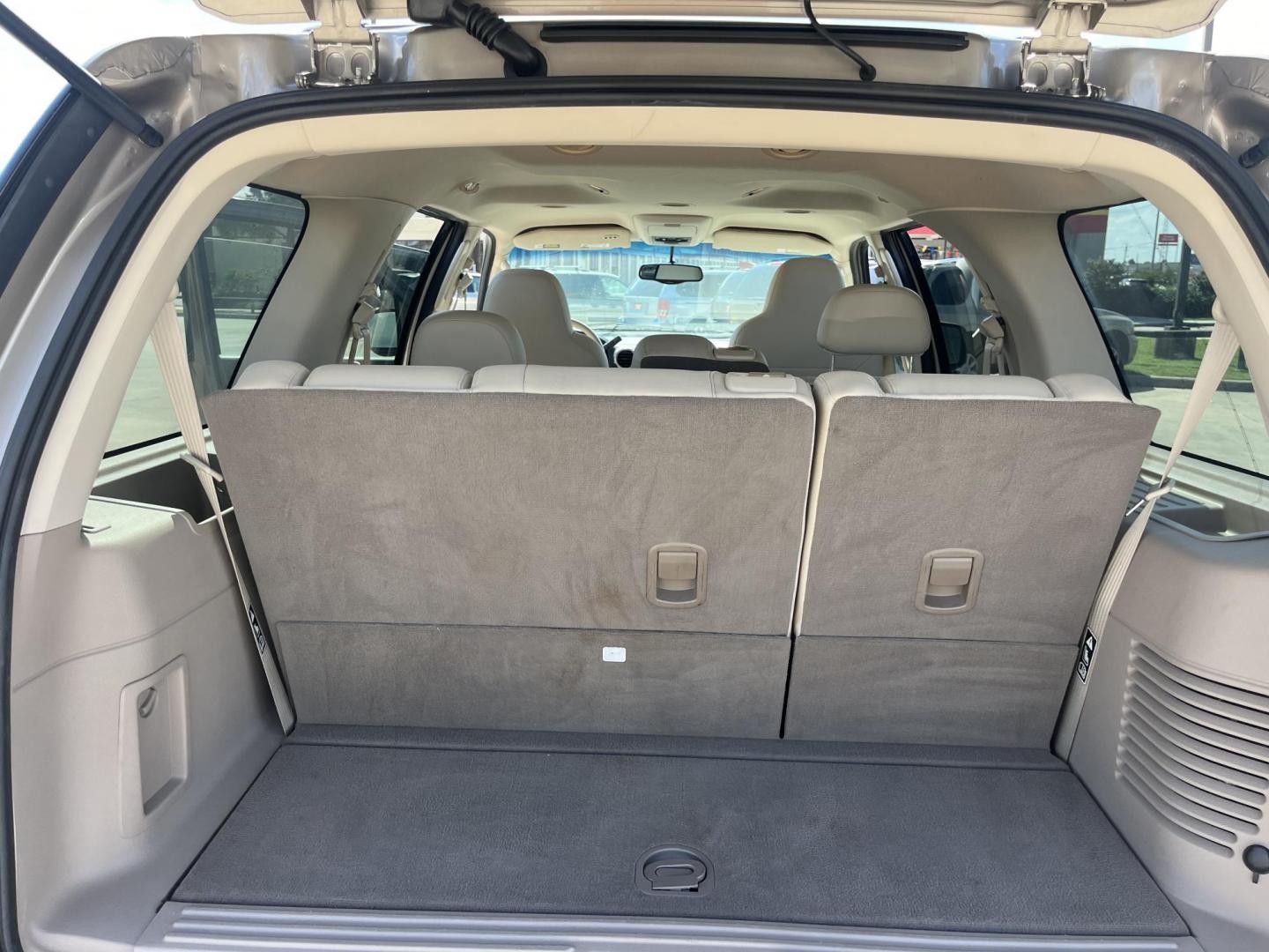 2003 Ford Expedition XLT Popular 4.6L 2WD (1FMRU15W73L) with an 4.6L V8 SOHC 16V engine, 4-Speed Automatic Overdrive transmission, located at 14700 Tomball Parkway 249, Houston, TX, 77086, (281) 444-2200, 29.928619, -95.504074 - Photo#12