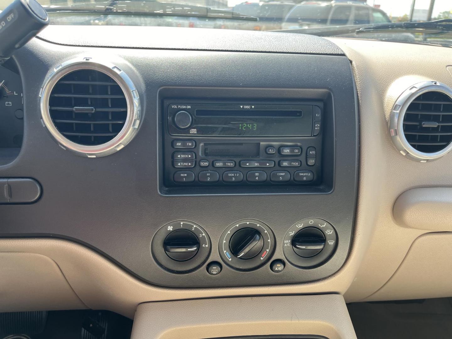 2003 Ford Expedition XLT Popular 4.6L 2WD (1FMRU15W73L) with an 4.6L V8 SOHC 16V engine, 4-Speed Automatic Overdrive transmission, located at 14700 Tomball Parkway 249, Houston, TX, 77086, (281) 444-2200, 29.928619, -95.504074 - Photo#14