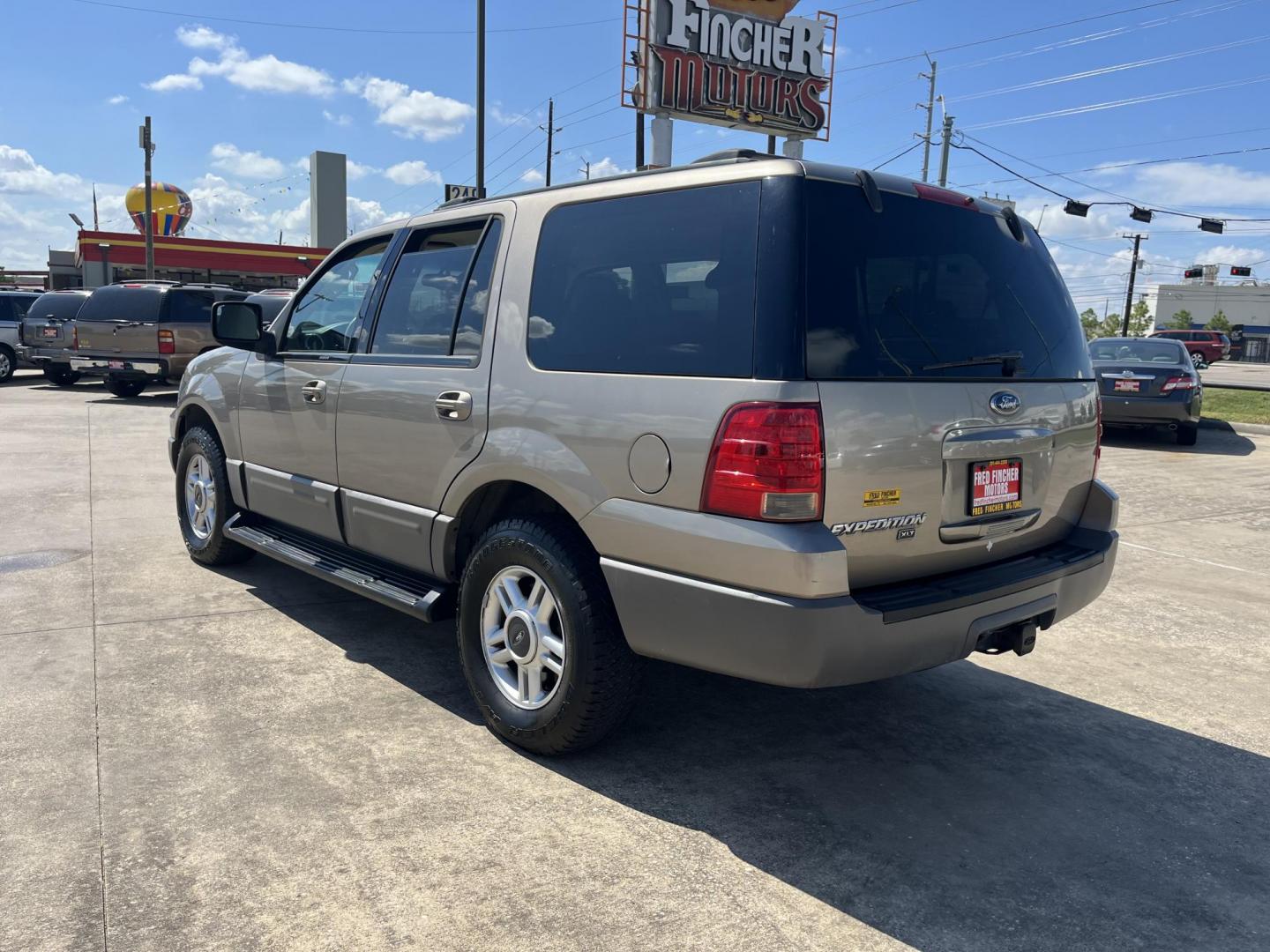 2003 Ford Expedition XLT Popular 4.6L 2WD (1FMRU15W73L) with an 4.6L V8 SOHC 16V engine, 4-Speed Automatic Overdrive transmission, located at 14700 Tomball Parkway 249, Houston, TX, 77086, (281) 444-2200, 29.928619, -95.504074 - Photo#4