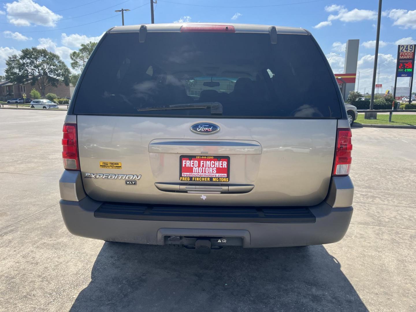 2003 Ford Expedition XLT Popular 4.6L 2WD (1FMRU15W73L) with an 4.6L V8 SOHC 16V engine, 4-Speed Automatic Overdrive transmission, located at 14700 Tomball Parkway 249, Houston, TX, 77086, (281) 444-2200, 29.928619, -95.504074 - Photo#5